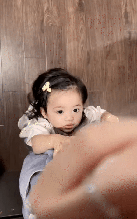 Đẻ con gái như bé út nhà Đông Nhi: Cô nhóc Hannie Đẻ con gái như bé út nhà Đông Nhi: Cô nhóc Hannie