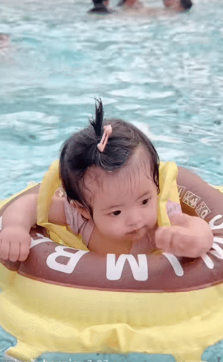 Đẻ con gái như bé út nhà Đông Nhi: Cô nhóc Hannie Đẻ con gái như bé út nhà Đông Nhi: Cô nhóc Hannie