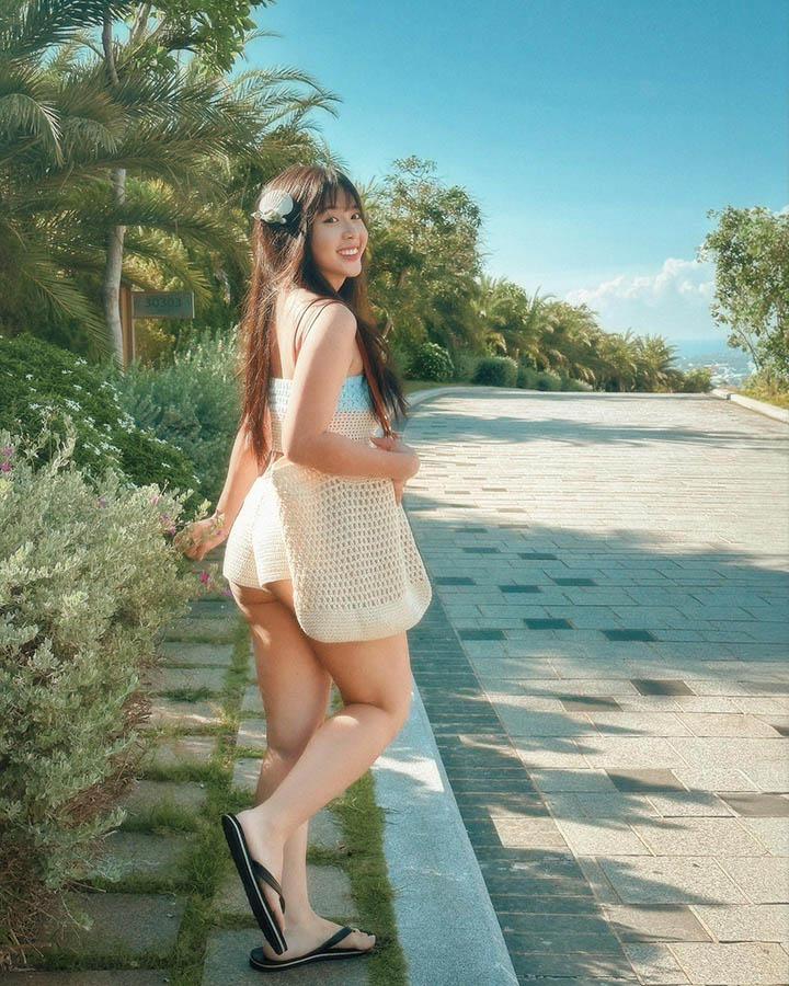 Làm video “mukbang” nhưng ánh mắt của fan lại “va” ánh mắt của hot girl- Ảnh 6.