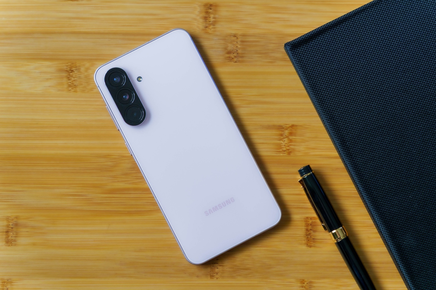 Bí kíp giật giải 20/11 hot nhất trường: chỉ cần bật Gemini Live là đủ- Ảnh 1. Bí kíp giật giải 20/11 hot nhất trường: chỉ cần bật Gemini Live là đủ- Ảnh 1.