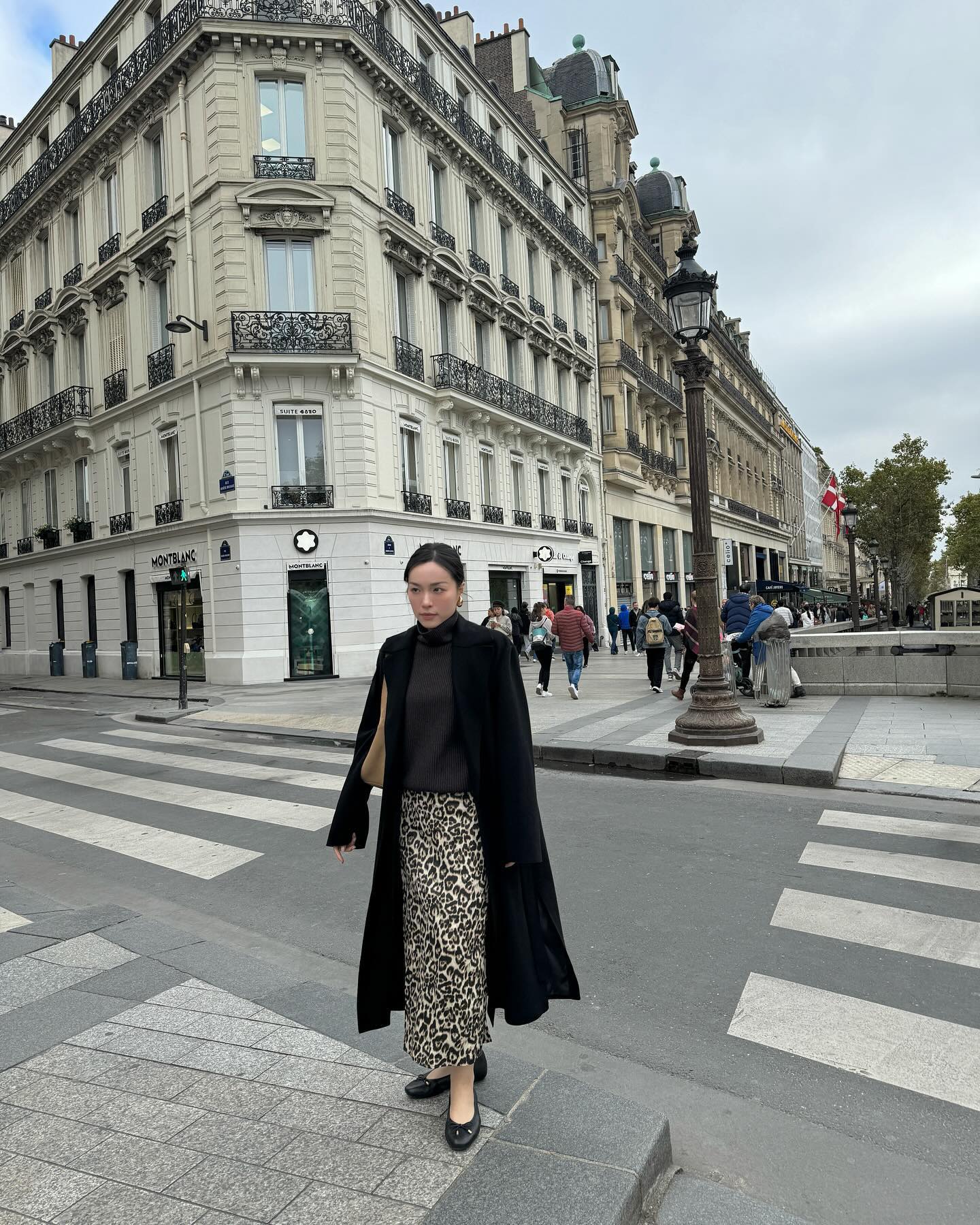 Cao chưa tới 1m60 nhưng Lê Hà Trúc vẫn hack dáng siêu đỉnh khi đi giày bệt, tất cả là nhờ 4 kiểu trang phục- Ảnh 8.