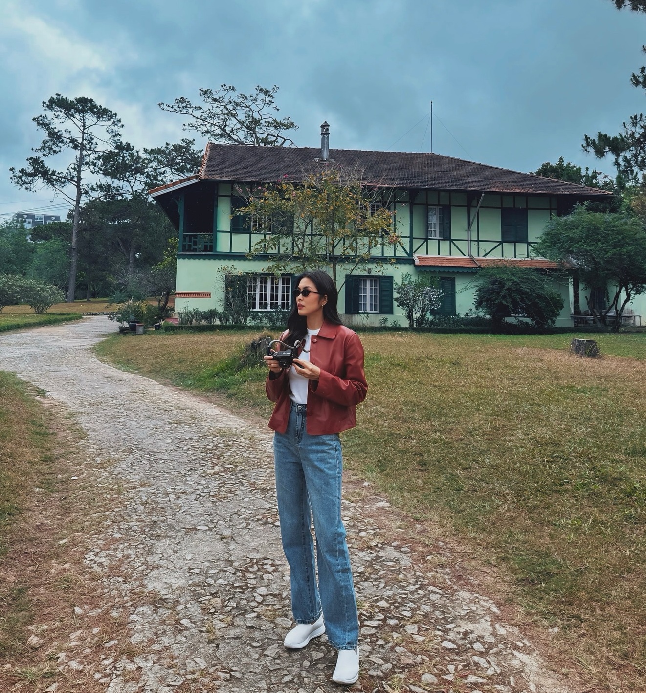 4 kiểu quần jeans đẹp trường tồn trong tủ đồ của mỹ nhân Việt: Vừa trẻ vừa sang, mặc quanh năm không thấy chán- Ảnh 2.