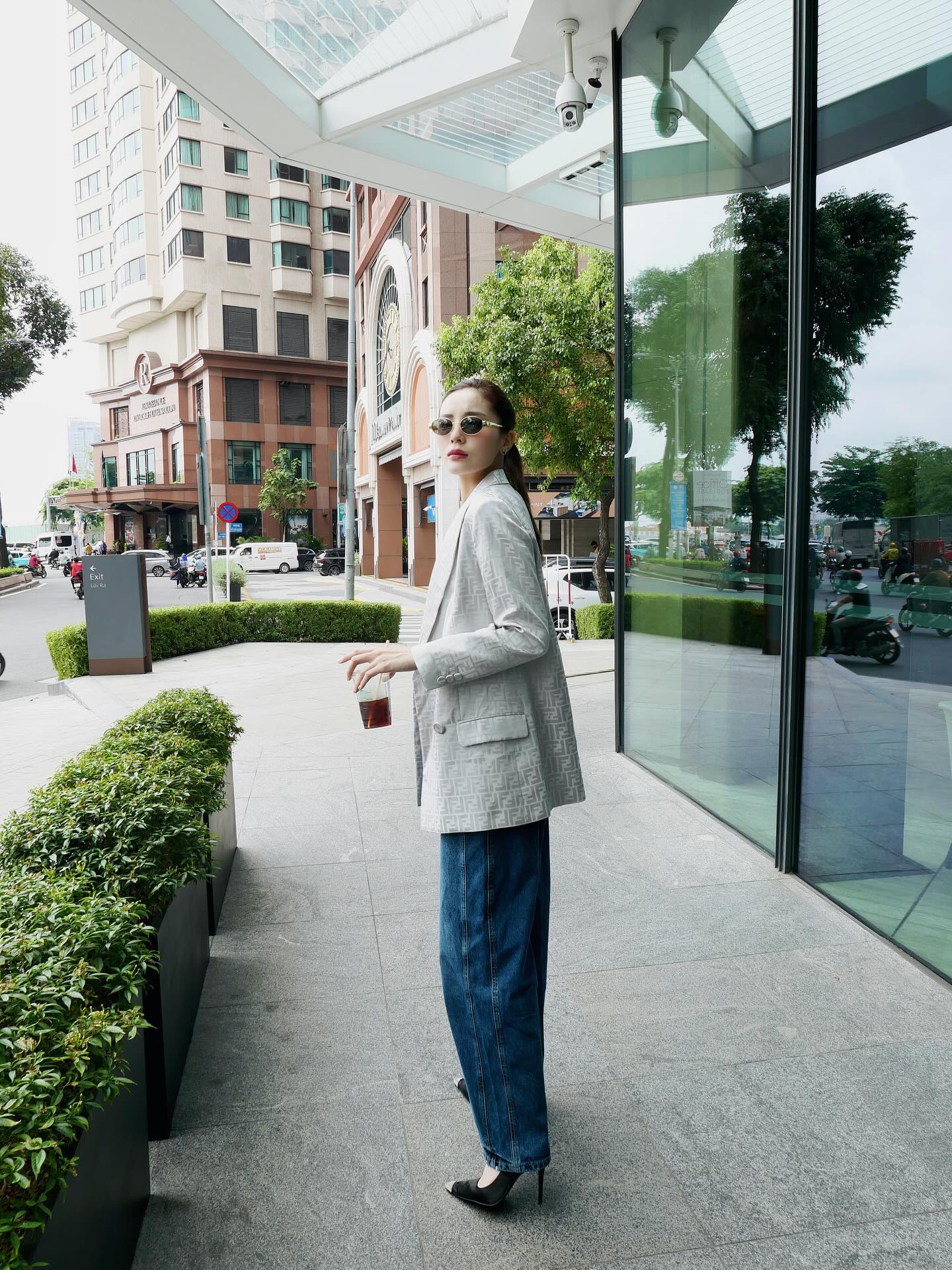 4 kiểu quần jeans đẹp trường tồn trong tủ đồ của mỹ nhân Việt: Vừa trẻ vừa sang, mặc quanh năm không thấy chán- Ảnh 7.