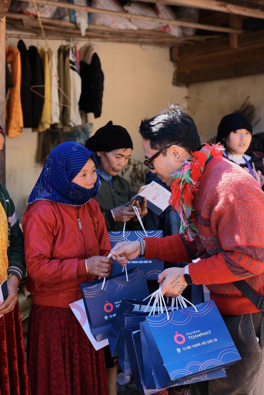 Ống đồng Toàn Phát "Chung tay vì mùa đông ấm" thắp lửa yêu thương tại Tuyên Quang- Ảnh 2.