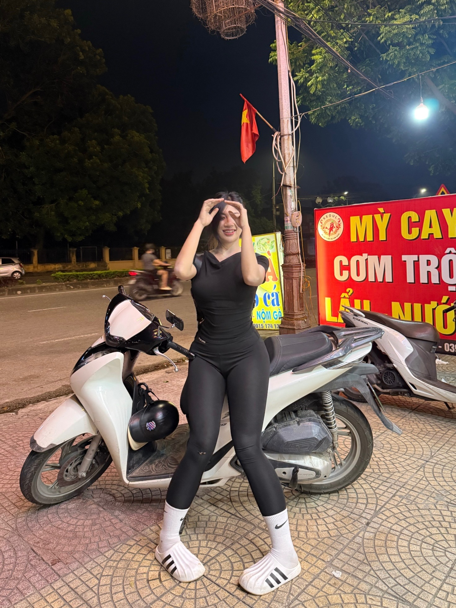 photo-1764601401553 photo-1764601401553