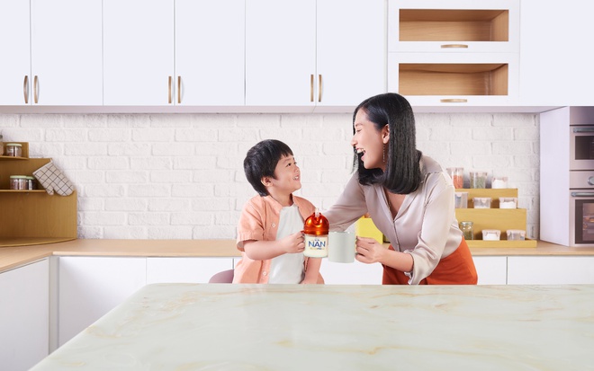 Xu hướng “nâng tầm tiêu chuẩn” nuôi con của các mẹ thế hệ trẻ- Ảnh 1. Xu hướng “nâng tầm tiêu chuẩn” nuôi con của các mẹ thế hệ trẻ- Ảnh 1.