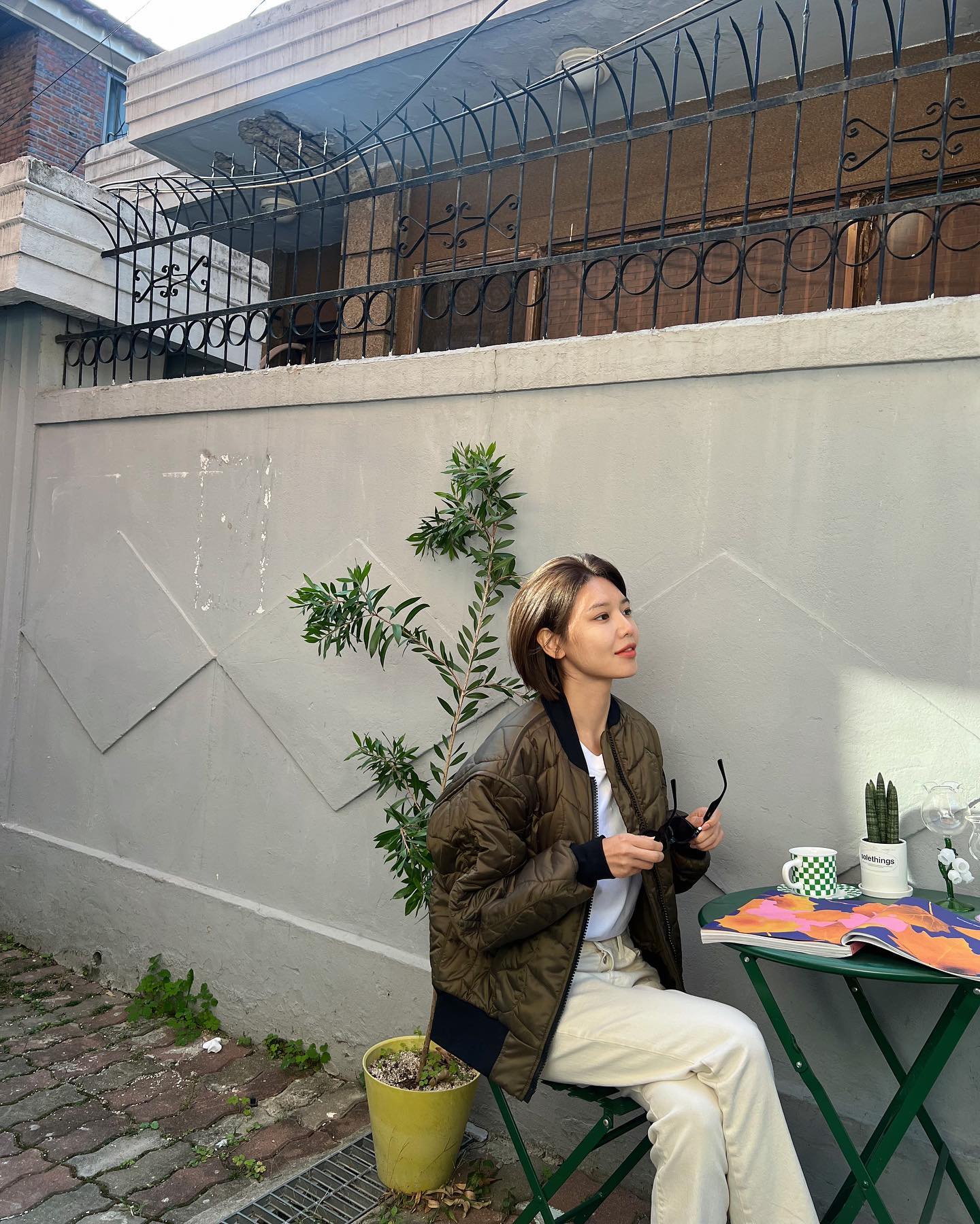 Tài tử Jung Kyung Ho có cô người yêu mặc quá đẹp, U40 ai cũng muốn sành điệu như thế này- Ảnh 1. Tài tử Jung Kyung Ho có cô người yêu mặc quá đẹp, U40 ai cũng muốn sành điệu như thế này- Ảnh 1.