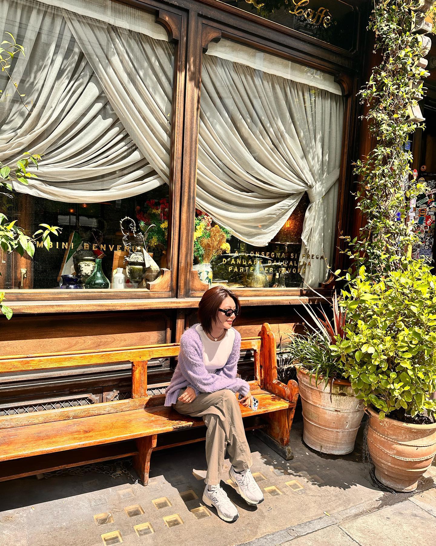 Tài tử Jung Kyung Ho có cô người yêu mặc quá đẹp, U40 ai cũng muốn sành điệu như thế này- Ảnh 3. Tài tử Jung Kyung Ho có cô người yêu mặc quá đẹp, U40 ai cũng muốn sành điệu như thế này- Ảnh 3.