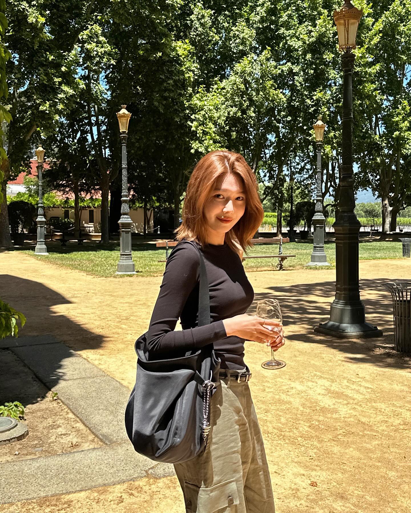 Tài tử Jung Kyung Ho có cô người yêu mặc quá đẹp, U40 ai cũng muốn sành điệu như thế này- Ảnh 7. Tài tử Jung Kyung Ho có cô người yêu mặc quá đẹp, U40 ai cũng muốn sành điệu như thế này- Ảnh 7.