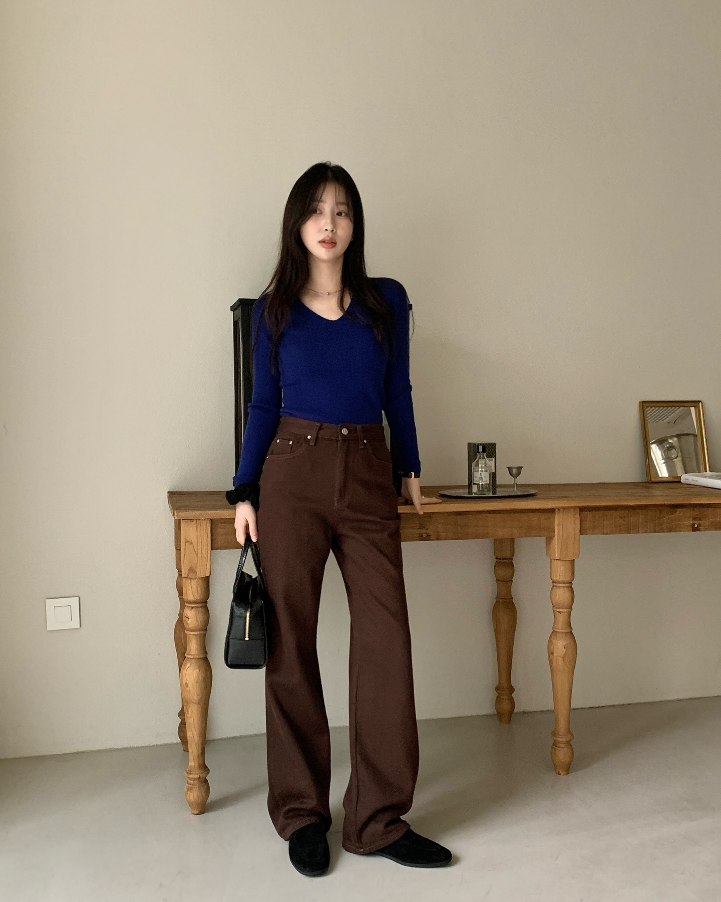 10 set đồ màu sắc rất dễ mặc trong mùa lạnh, giúp nàng nổi bật mà không sợ "sến"- Ảnh 9. 10 set đồ màu sắc rất dễ mặc trong mùa lạnh, giúp nàng nổi bật mà không sợ "sến"- Ảnh 9.