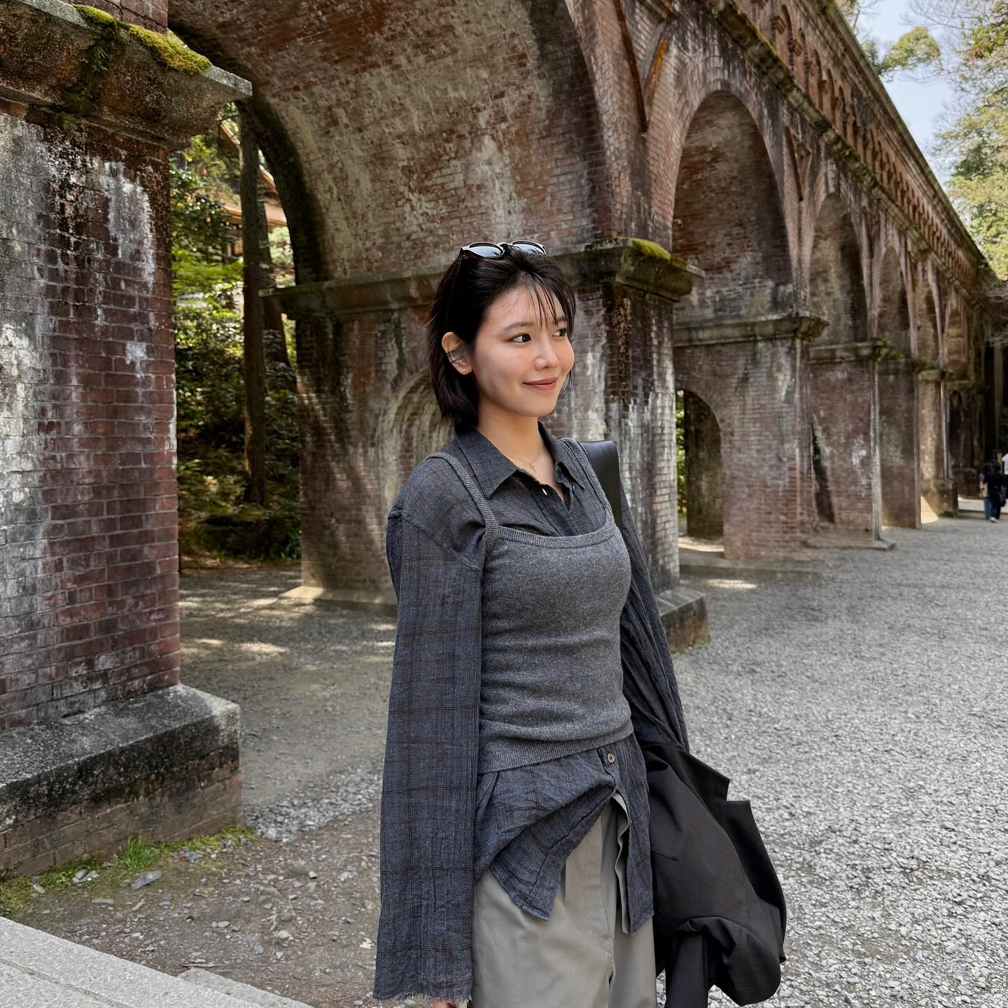 Tài tử Jung Kyung Ho có cô người yêu mặc quá đẹp, U40 ai cũng muốn sành điệu như thế này- Ảnh 9. Tài tử Jung Kyung Ho có cô người yêu mặc quá đẹp, U40 ai cũng muốn sành điệu như thế này- Ảnh 9.