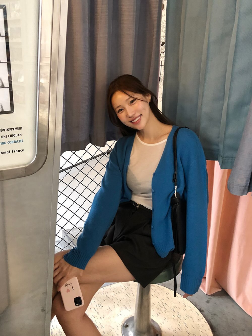 10 set đồ màu sắc rất dễ mặc trong mùa lạnh, giúp nàng nổi bật mà không sợ "sến"- Ảnh 3. 10 set đồ màu sắc rất dễ mặc trong mùa lạnh, giúp nàng nổi bật mà không sợ "sến"- Ảnh 3.