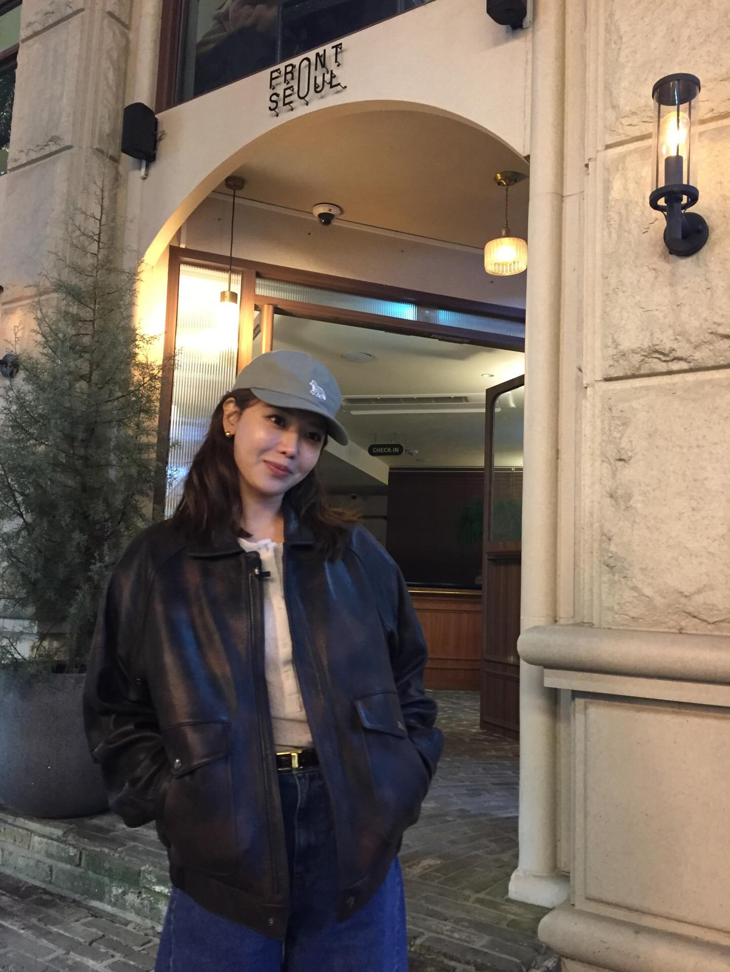 Tài tử Jung Kyung Ho có cô người yêu mặc quá đẹp, U40 ai cũng muốn sành điệu như thế này- Ảnh 11. Tài tử Jung Kyung Ho có cô người yêu mặc quá đẹp, U40 ai cũng muốn sành điệu như thế này- Ảnh 11.