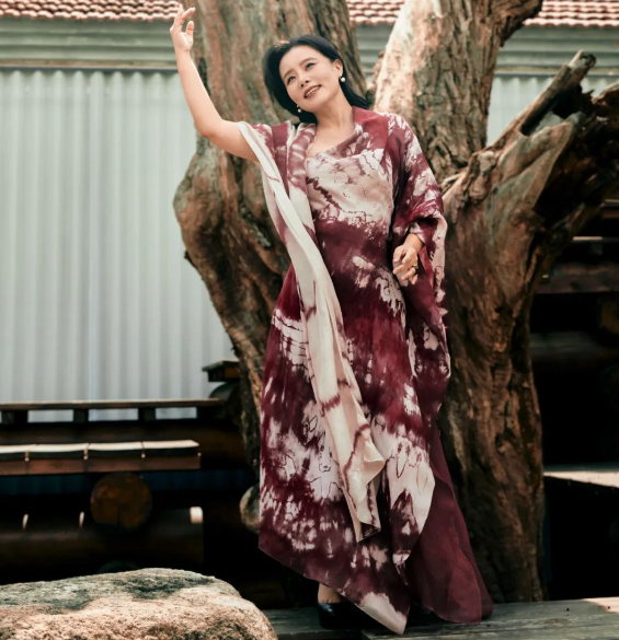 Một nữ ca sĩ tặng hơn 100 món quà để níu kéo tình cảm với người chồng ngoại tình - Ảnh 4. Một nữ ca sĩ tặng hơn 100 món quà để níu kéo tình cảm với người chồng ngoại tình - Ảnh 4.