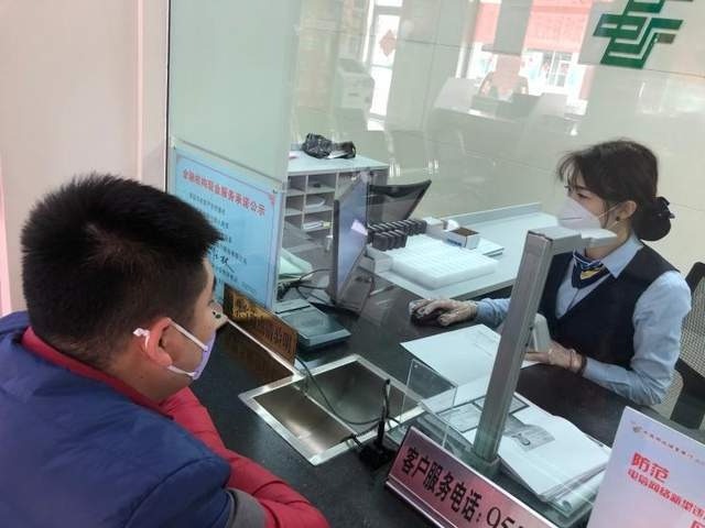 Làm shipper 5 năm, đến ngày rút 300 triệu xây nhà, ngân hàng nói: "Anh… chưa từng mở sổ ở đây"- Ảnh 2.