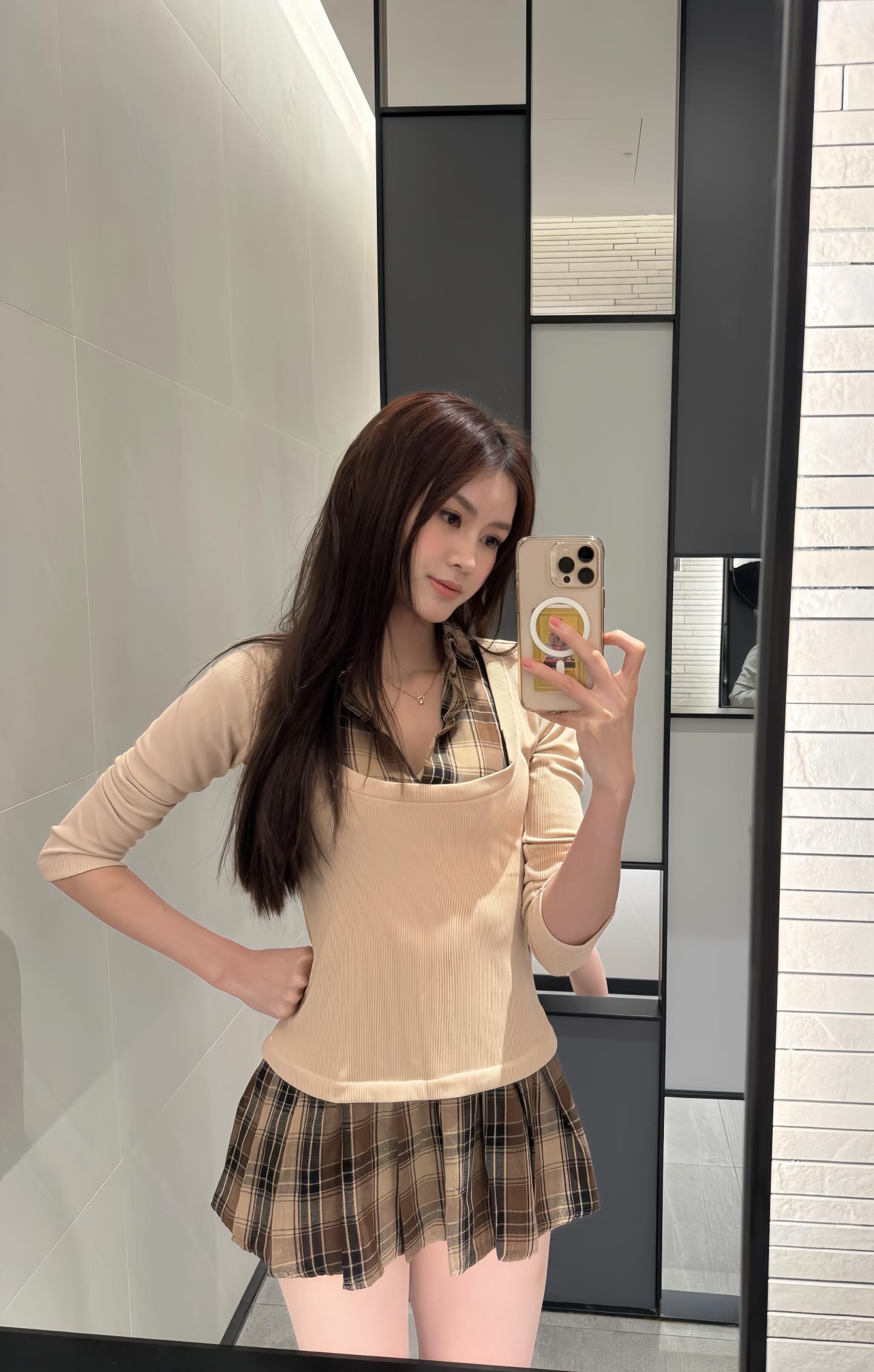 Ngắm đôi chân dài 1m15 của mỹ nhân đấu kiếm Việt, "bản sao Hoa hậu Đỗ Hà" ở SEA Games 33- Ảnh 10. Ngắm đôi chân dài 1m15 của mỹ nhân đấu kiếm Việt, "bản sao Hoa hậu Đỗ Hà" ở SEA Games 33- Ảnh 10.