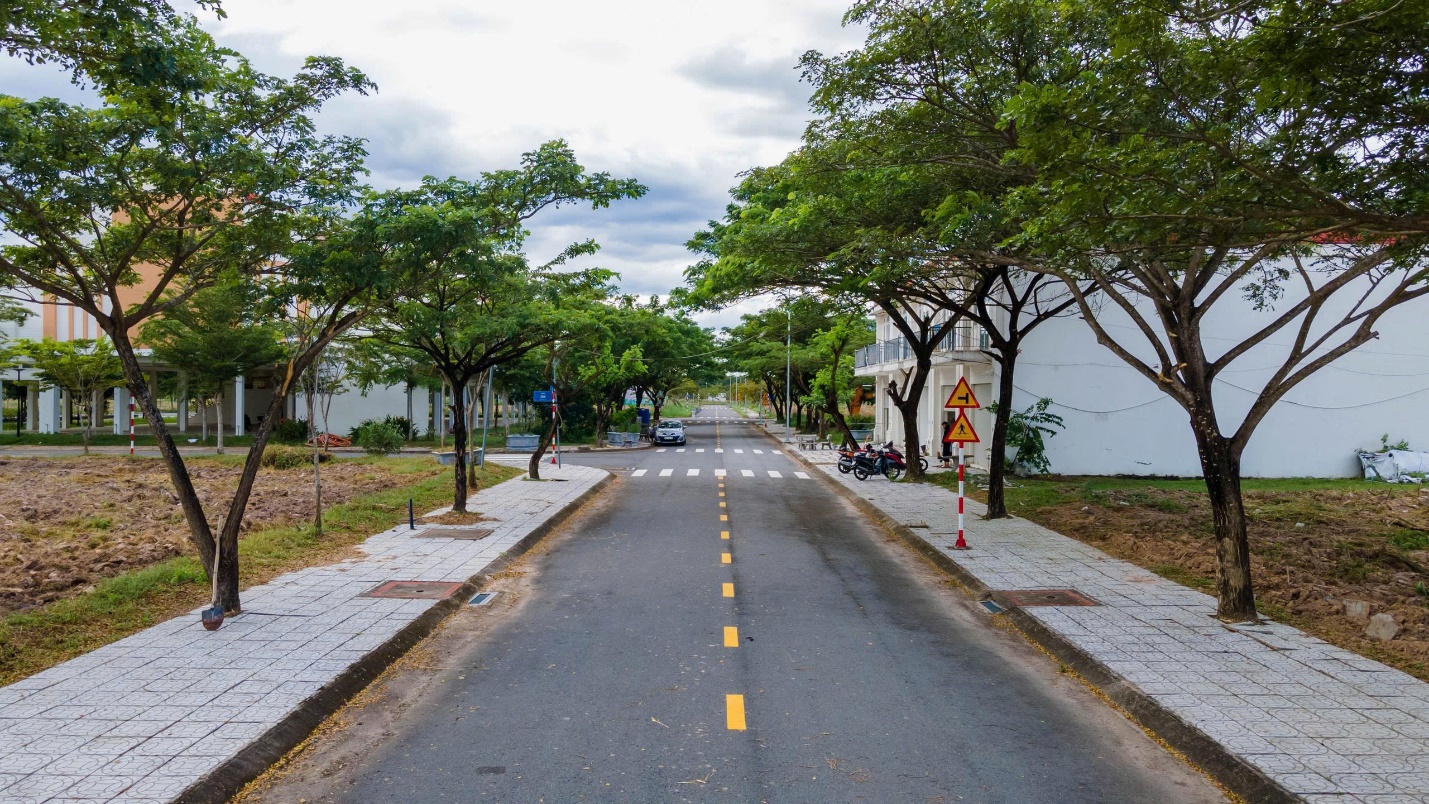 Cầm 600-700 triệu: Gửi tiết kiệm "lấy lẻ" hay săn đất nền KCN đón sóng tăng giá 2026?- Ảnh 2. Cầm 600-700 triệu: Gửi tiết kiệm "lấy lẻ" hay săn đất nền KCN đón sóng tăng giá 2026?- Ảnh 2.