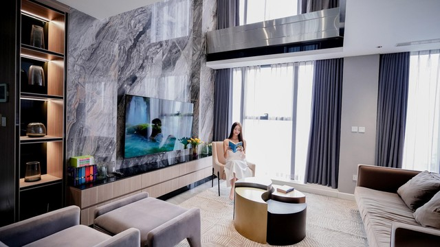 "Nữ giúp việc" đang học Tiến sĩ, ở penthouse view Hồ Tây, là con gái cựu Giám đốc Kho bạc Nhà nước Cao Bằng- Ảnh 9. "Nữ giúp việc" đang học Tiến sĩ, ở penthouse view Hồ Tây, là con gái cựu Giám đốc Kho bạc Nhà nước Cao Bằng- Ảnh 9.