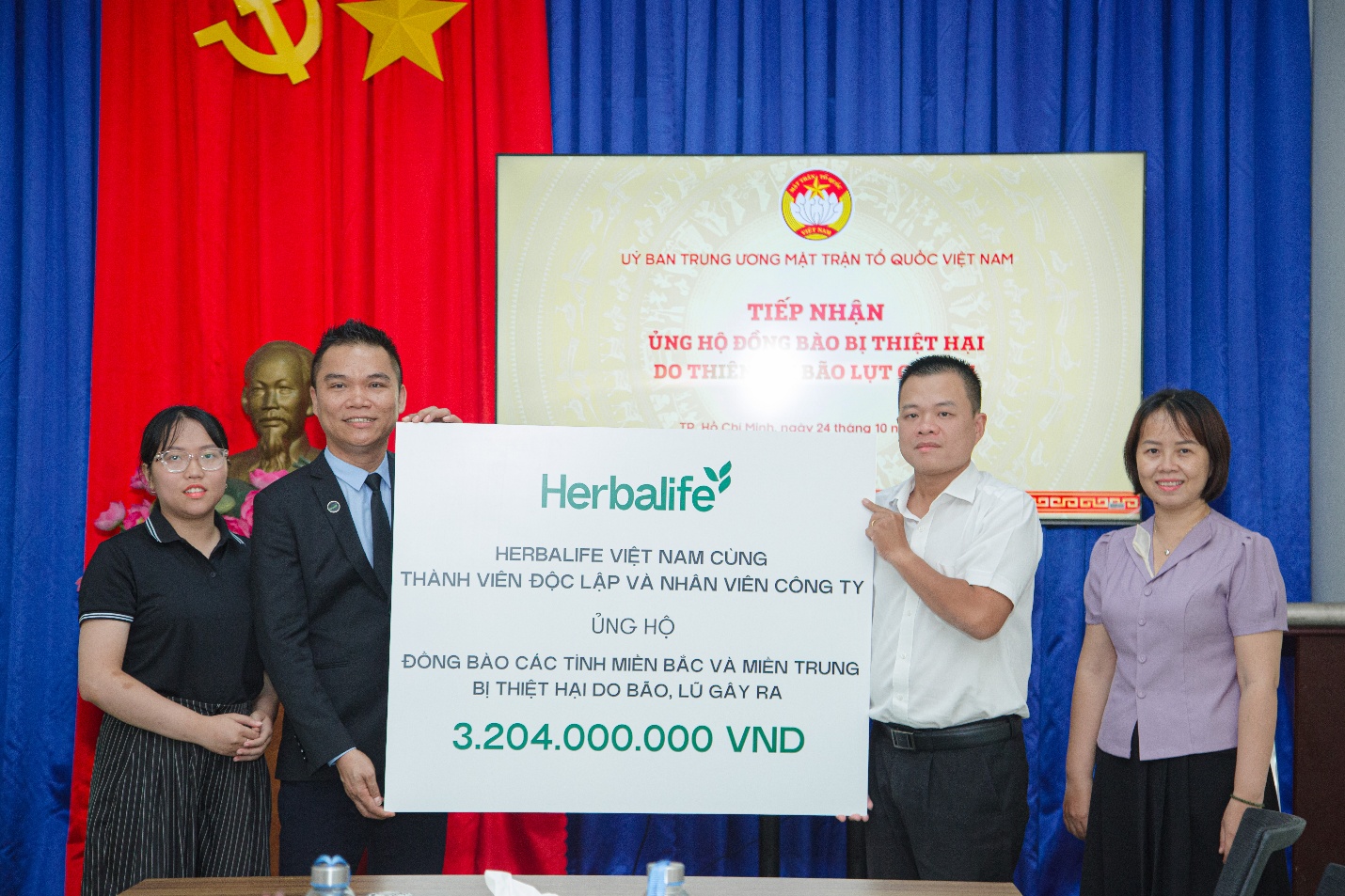 Herbalife Việt Nam được trao giải thưởng Trách Nhiệm Xã Hội Doanh Nghiệp của AmCham lần thứ 8 liên tiếp- Ảnh 4. Herbalife Việt Nam được trao giải thưởng Trách Nhiệm Xã Hội Doanh Nghiệp của AmCham lần thứ 8 liên tiếp- Ảnh 4.