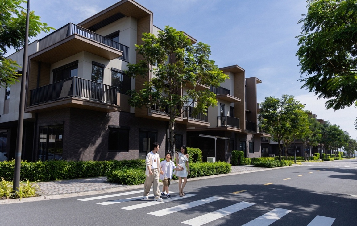 Vợ chồng Đăng Khôi tìm thấy “điểm dừng hạnh phúc” tại Izumi City- Ảnh 2. Vợ chồng Đăng Khôi tìm thấy “điểm dừng hạnh phúc” tại Izumi City- Ảnh 2.