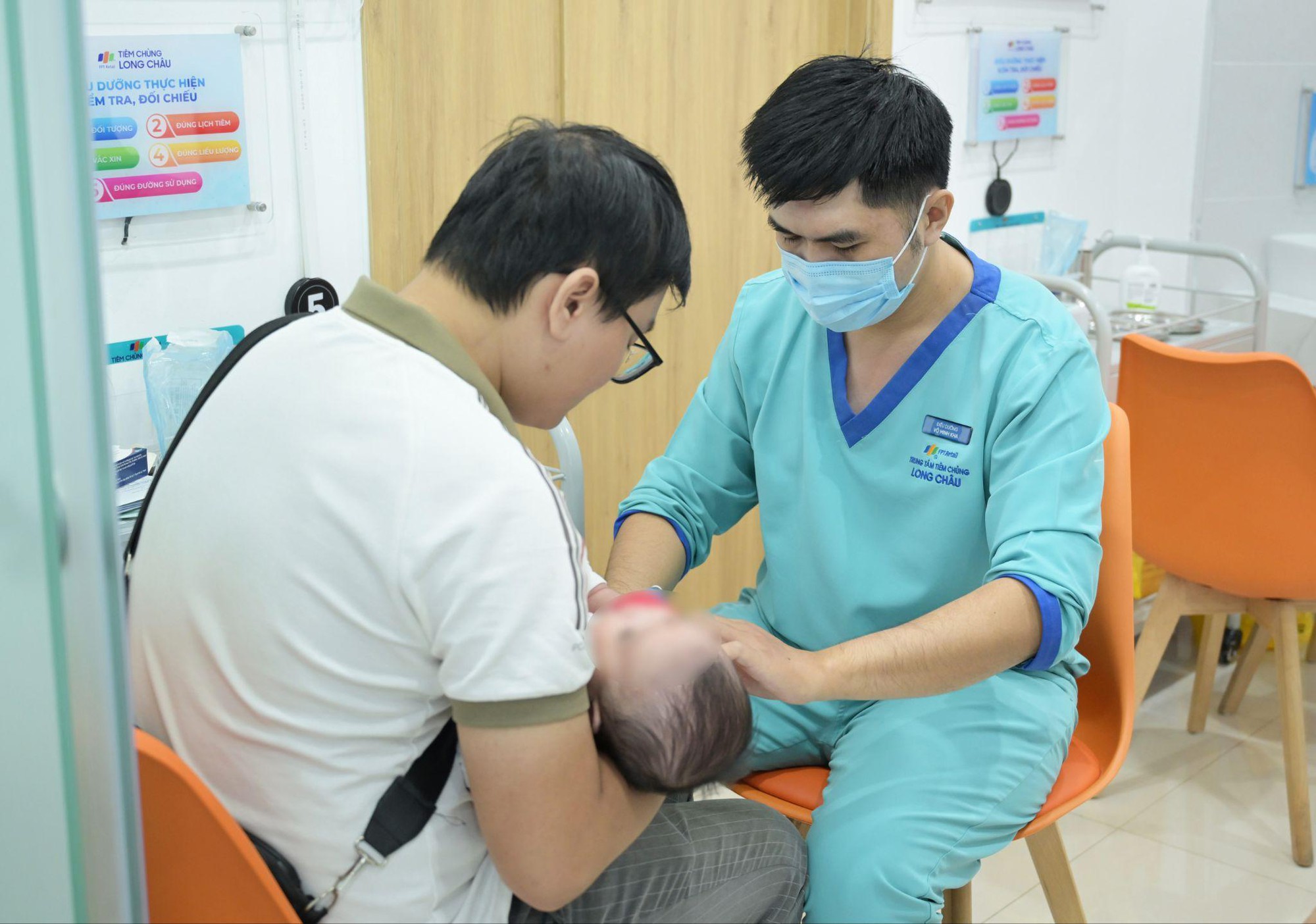 Gần khách hàng để phục vụ tốt hơn: Long Châu góp phần đồng hành chăm sóc sức khỏe hơn 33 triệu người- Ảnh 3. Gần khách hàng để phục vụ tốt hơn: Long Châu góp phần đồng hành chăm sóc sức khỏe hơn 33 triệu người- Ảnh 3.