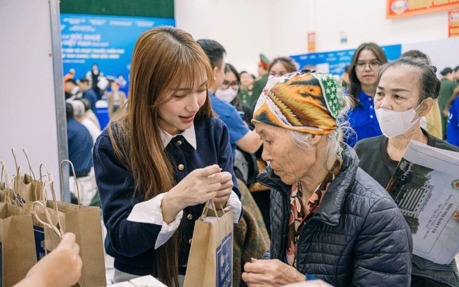 Gần khách hàng để phục vụ tốt hơn: Long Châu góp phần đồng hành chăm sóc sức khỏe hơn 33 triệu người- Ảnh 1. Gần khách hàng để phục vụ tốt hơn: Long Châu góp phần đồng hành chăm sóc sức khỏe hơn 33 triệu người- Ảnh 1.
