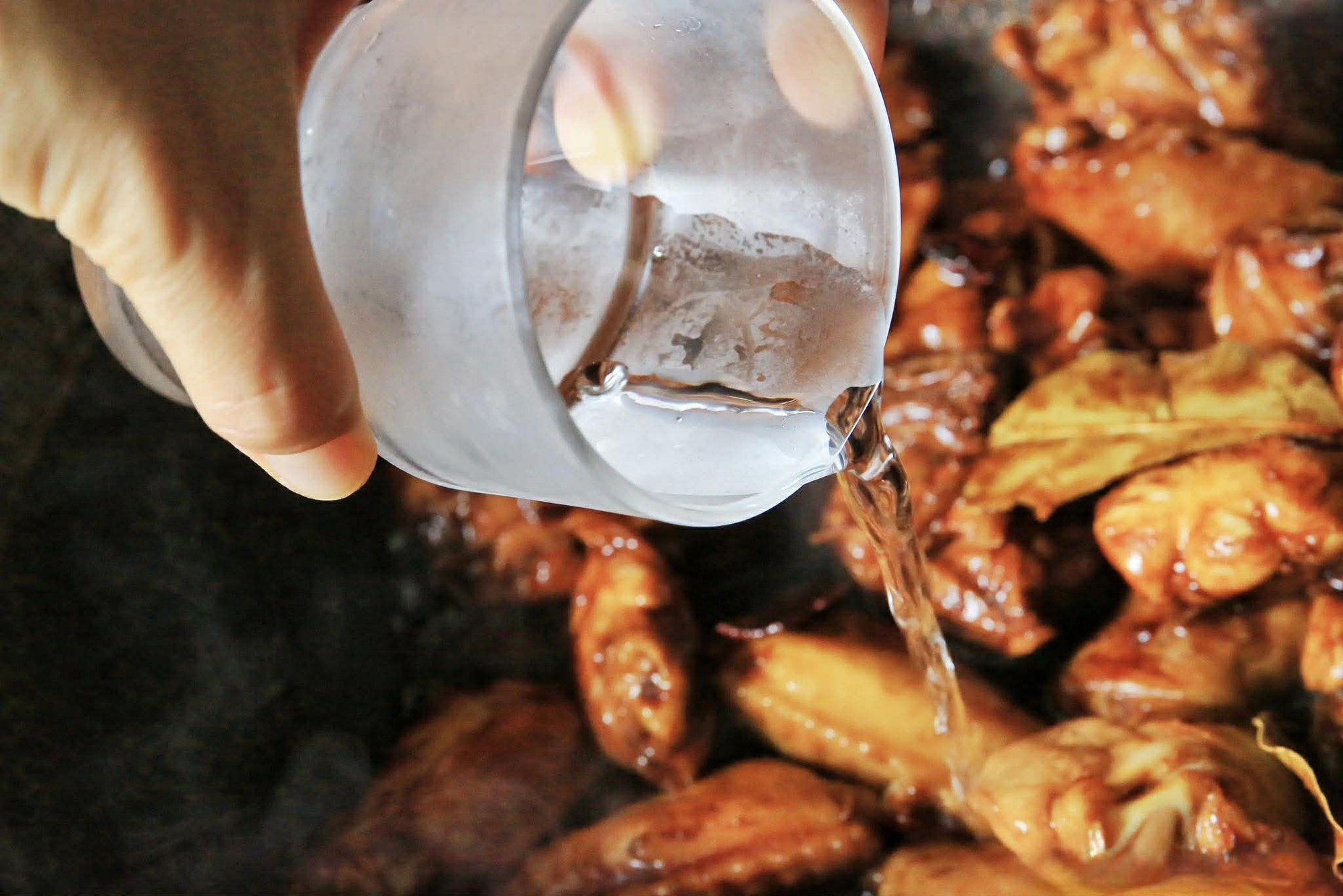 99% mọi người chưa từng nấu thịt gà theo cách này: Thử ngay vì mềm ngon, nước sốt trộn với thì cơm tuyệt vị- Ảnh 7. 99% mọi người chưa từng nấu thịt gà theo cách này: Thử ngay vì mềm ngon, nước sốt trộn với thì cơm tuyệt vị- Ảnh 7.