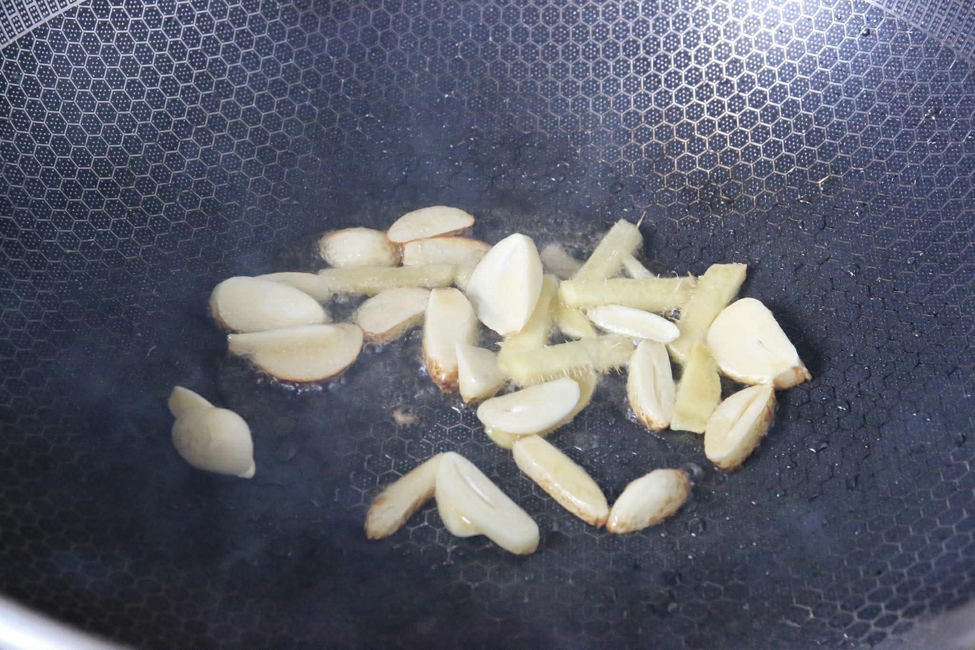 99% mọi người chưa từng nấu thịt gà theo cách này: Thử ngay vì mềm ngon, nước sốt trộn với thì cơm tuyệt vị- Ảnh 3. 99% mọi người chưa từng nấu thịt gà theo cách này: Thử ngay vì mềm ngon, nước sốt trộn với thì cơm tuyệt vị- Ảnh 3.