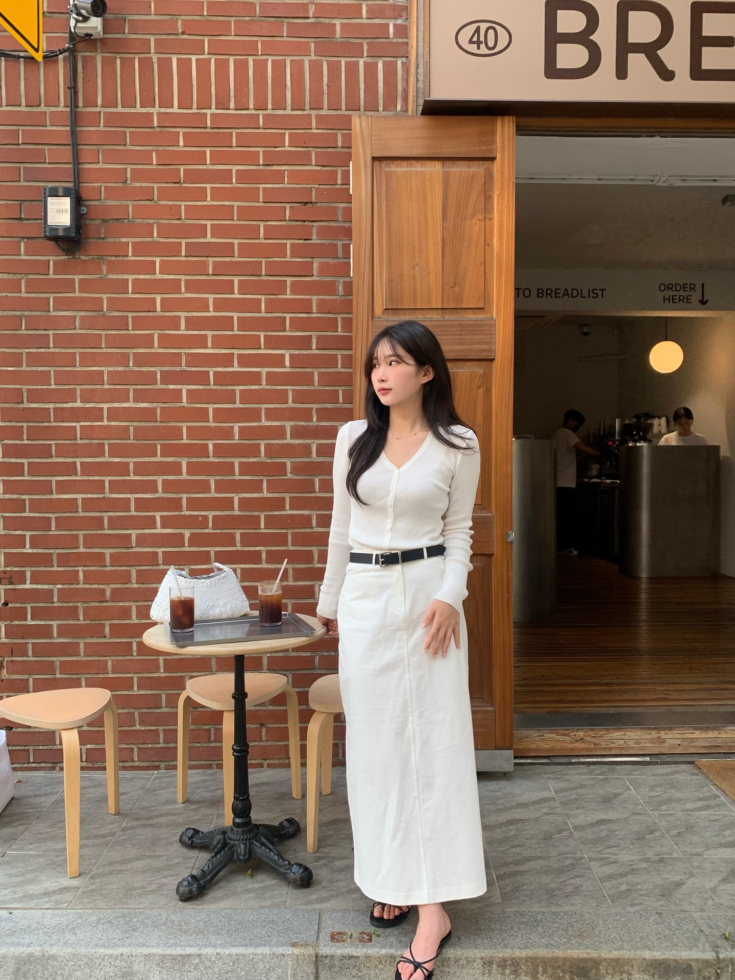 4 mẫu áo len giúp dáng thon thả, như vừa giảm được vài cân- Ảnh 8. 4 mẫu áo len giúp dáng thon thả, như vừa giảm được vài cân- Ảnh 8.