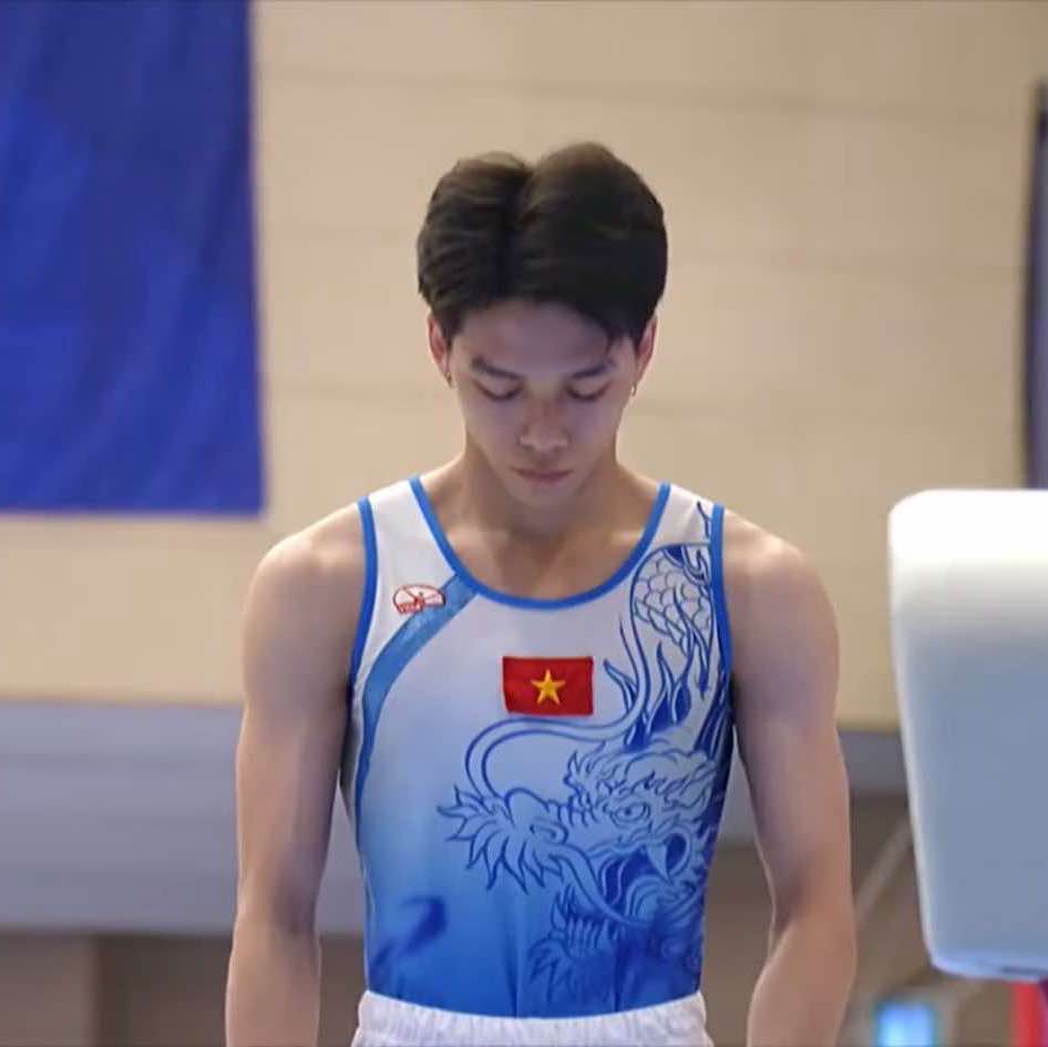 Cận 3 độ vẫn không đeo kính khi thi đấu, hotboy 10x điển trai gây sốt khi giành HCV SEA Games cho Việt Nam- Ảnh 5. Cận 3 độ vẫn không đeo kính khi thi đấu, hotboy 10x điển trai gây sốt khi giành HCV SEA Games cho Việt Nam- Ảnh 5.