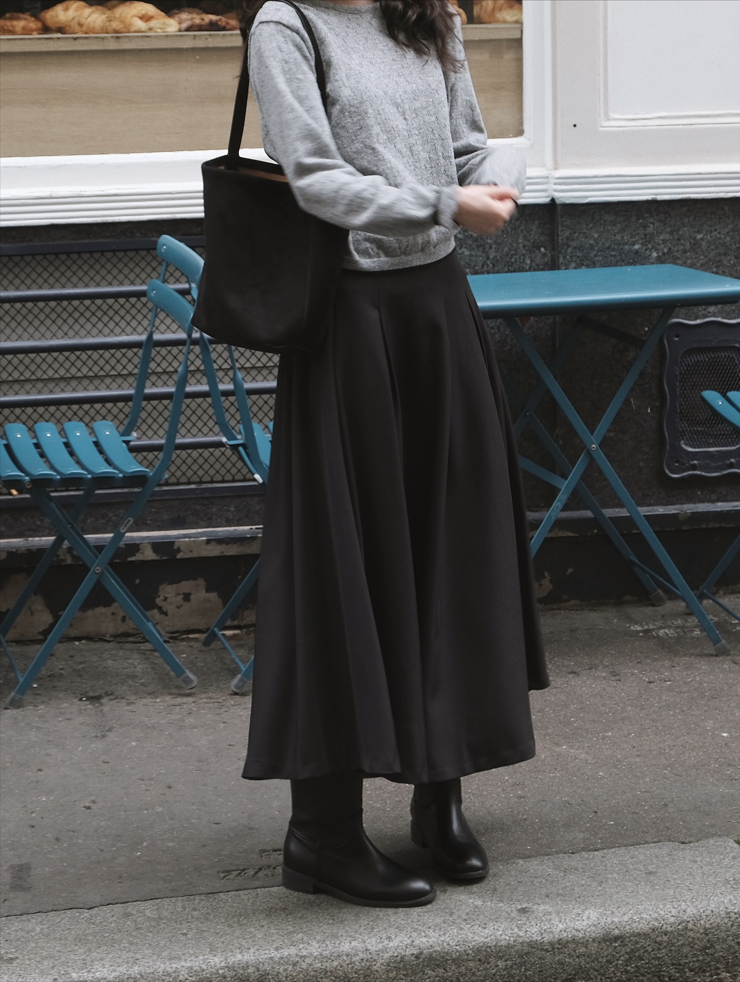 4 công thức mặc chân váy tới công sở trẻ trung, đẹp chuẩn không cần chỉnh- Ảnh 1. 4 công thức mặc chân váy tới công sở trẻ trung, đẹp chuẩn không cần chỉnh- Ảnh 1.