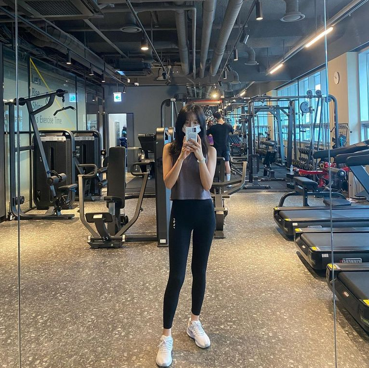 Đã U40 nhưng “cô nàng hacker” Pyo Ye Jin vẫn có vẻ ngoài “tuổi 20” trong Taxi Driver 3: Hóa ra nhờ 5 thói quen- Ảnh 4.