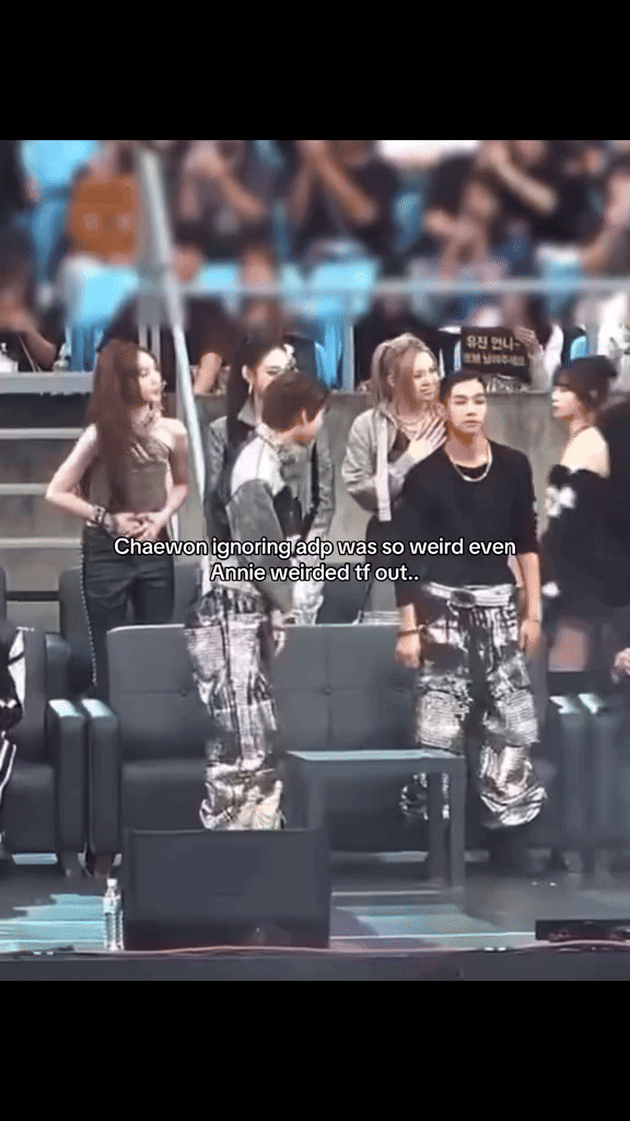 Nhóm nữ bị ghét nhất Kpop tỏ vẻ trịch thượng với ái nữ tài phiệt, đi qua mặt tỉnh bơ- Ảnh 1. Nhóm nữ bị ghét nhất Kpop tỏ vẻ trịch thượng với ái nữ tài phiệt, đi qua mặt tỉnh bơ- Ảnh 1.