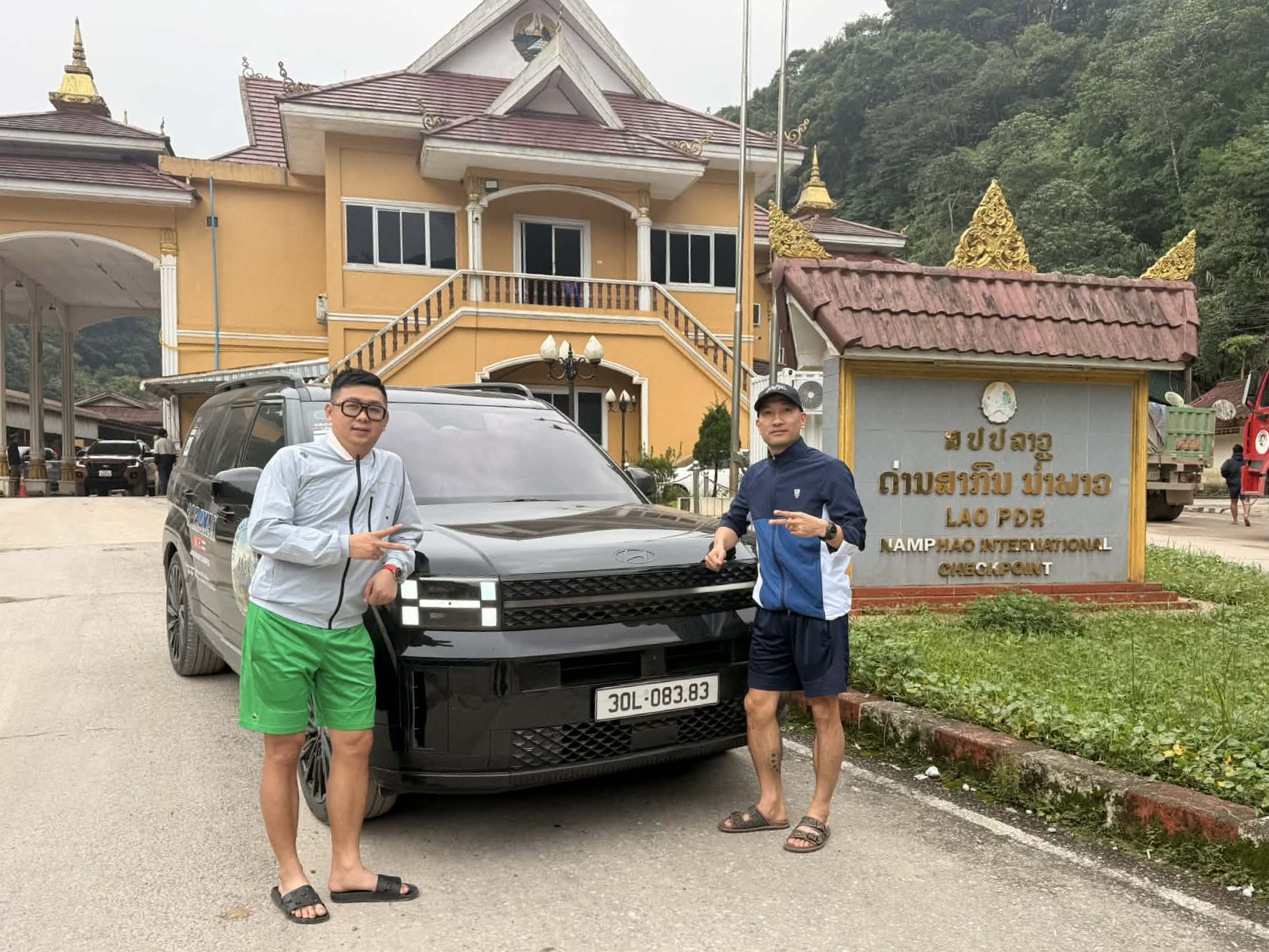 Chủ Hyundai Santa Fe đầu tiên Việt Nam chia sẻ: ‘Đã chạy 24.000km, chiếc xe hiếm hoi dùng quá 1 năm’- Ảnh 1.