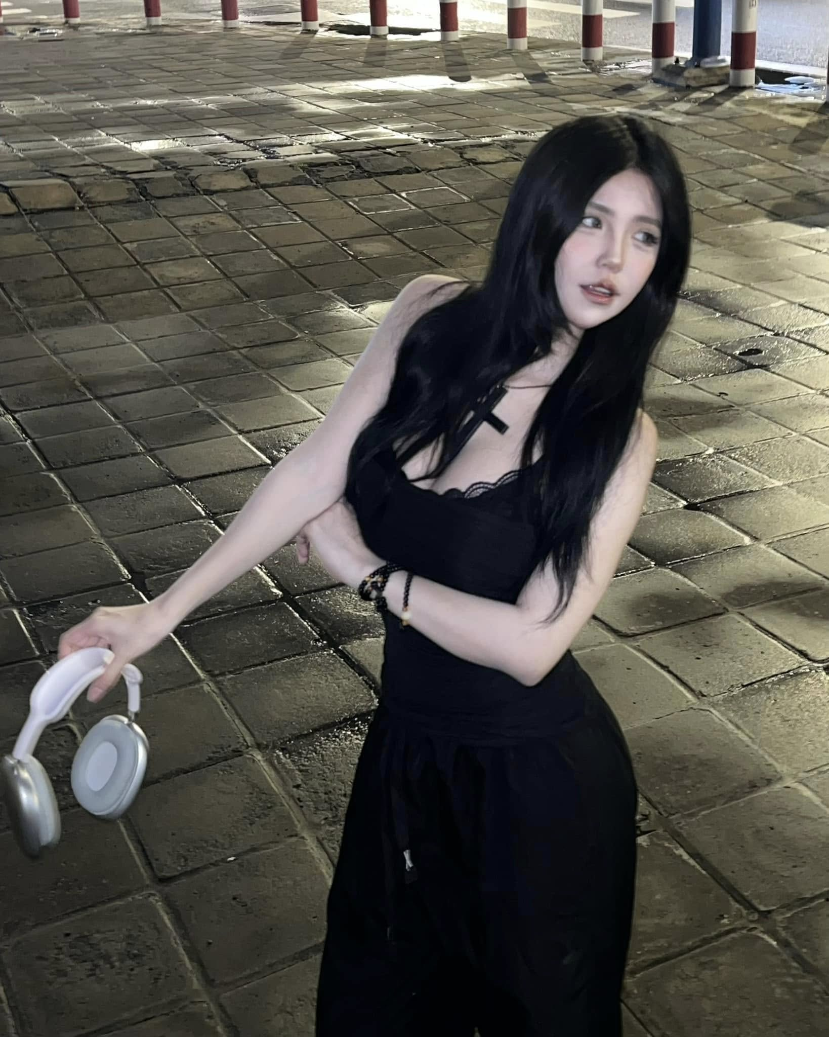 photo-1765507775153 photo-1765507775153