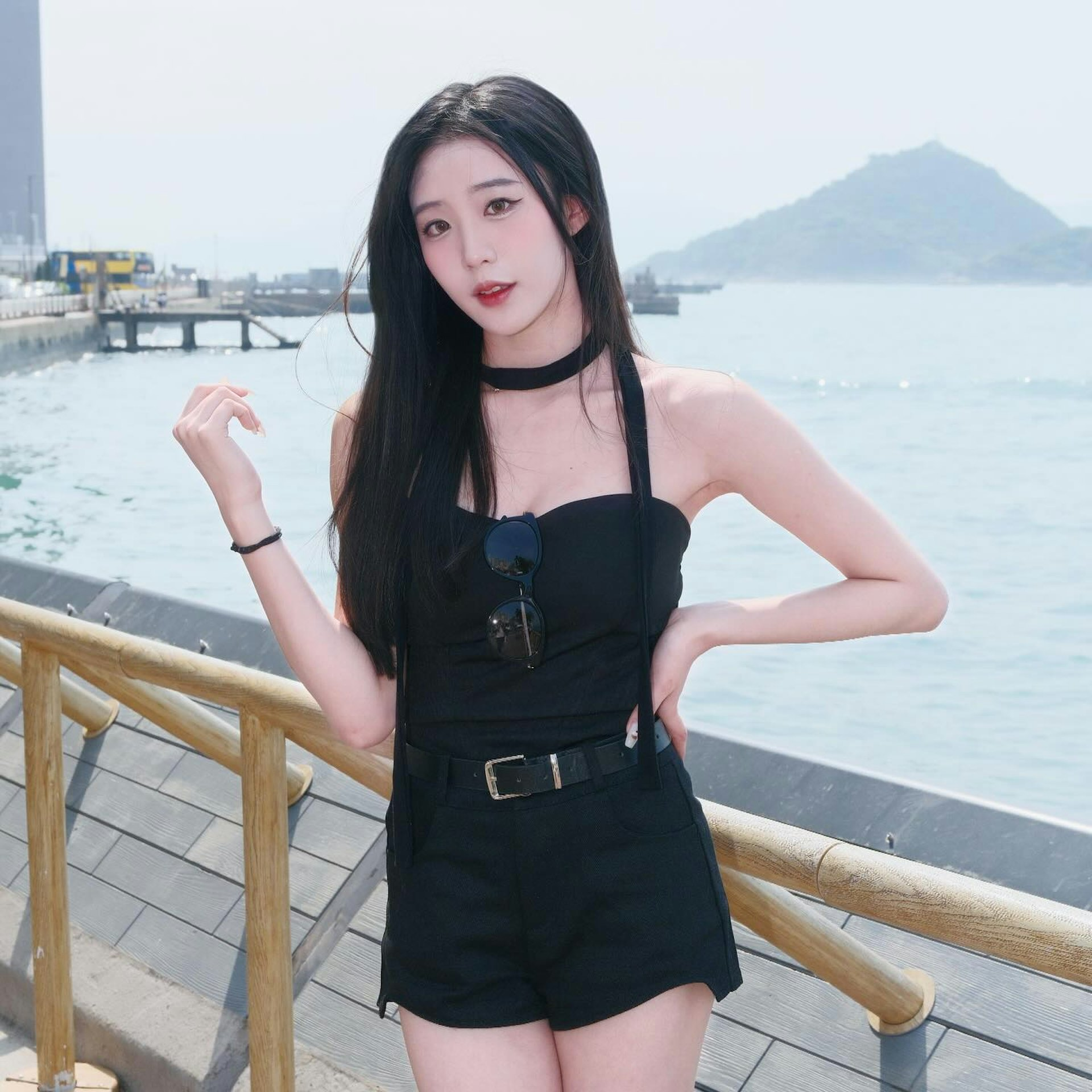 photo-1765530972969 photo-1765530972969