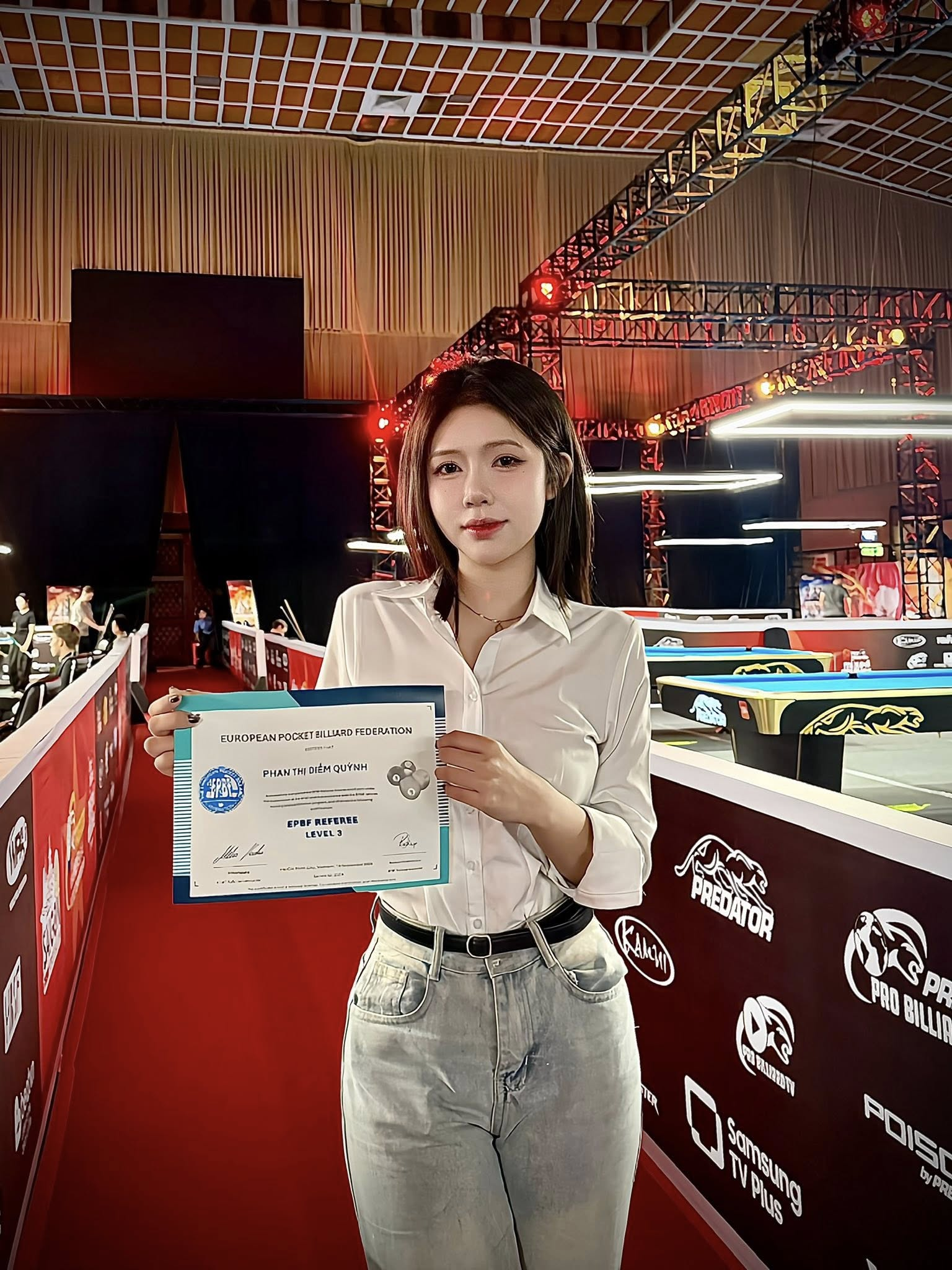 photo-1765557619554 photo-1765557619554