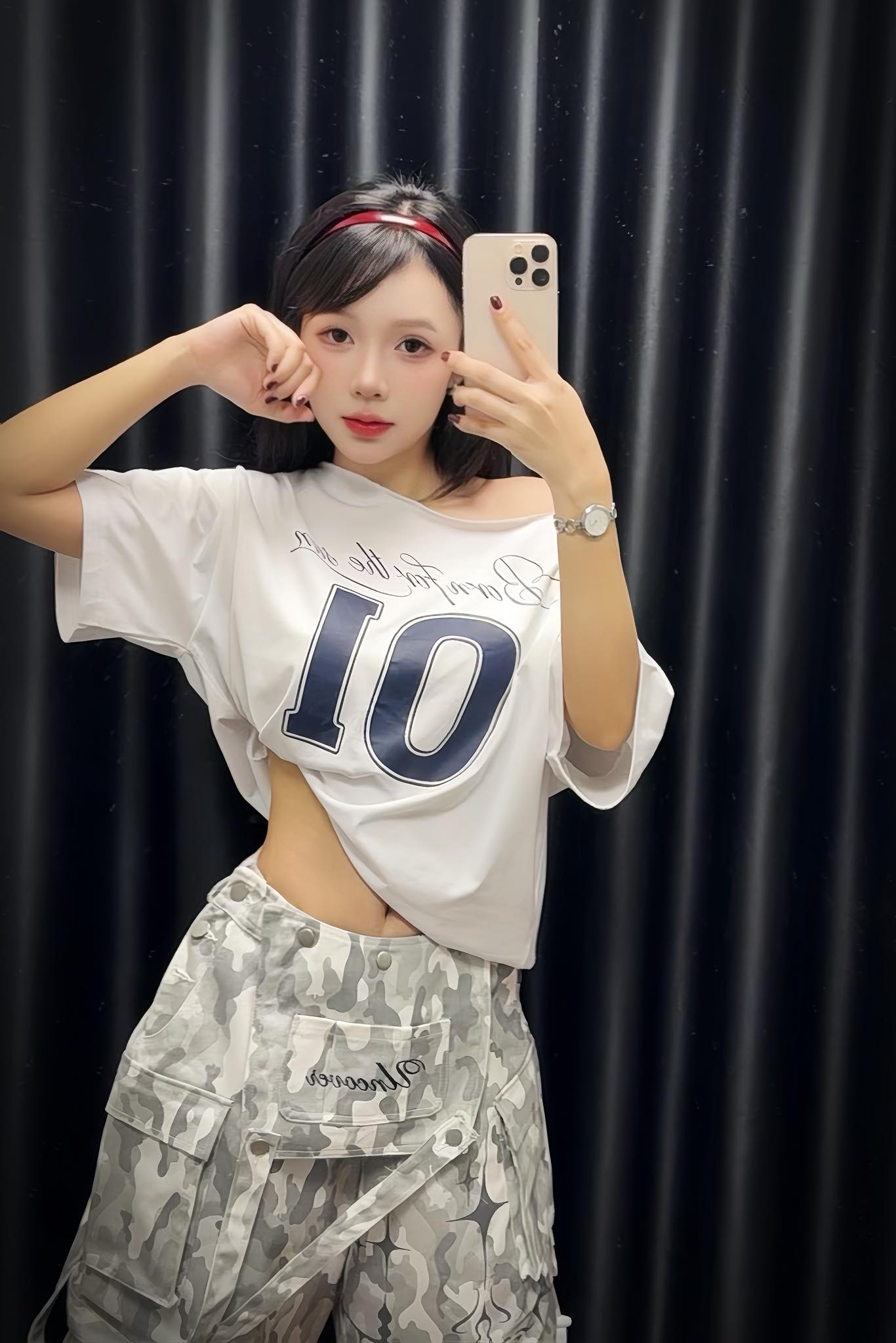 photo-1765557641274 photo-1765557641274