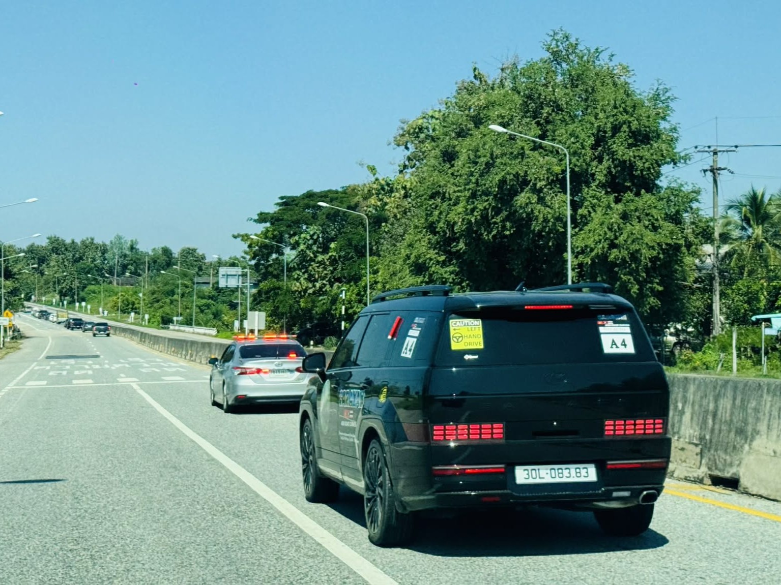 Chủ Hyundai Santa Fe đầu tiên Việt Nam chia sẻ: ‘Đã chạy 24.000km, chiếc xe hiếm hoi dùng quá 1 năm’- Ảnh 3.