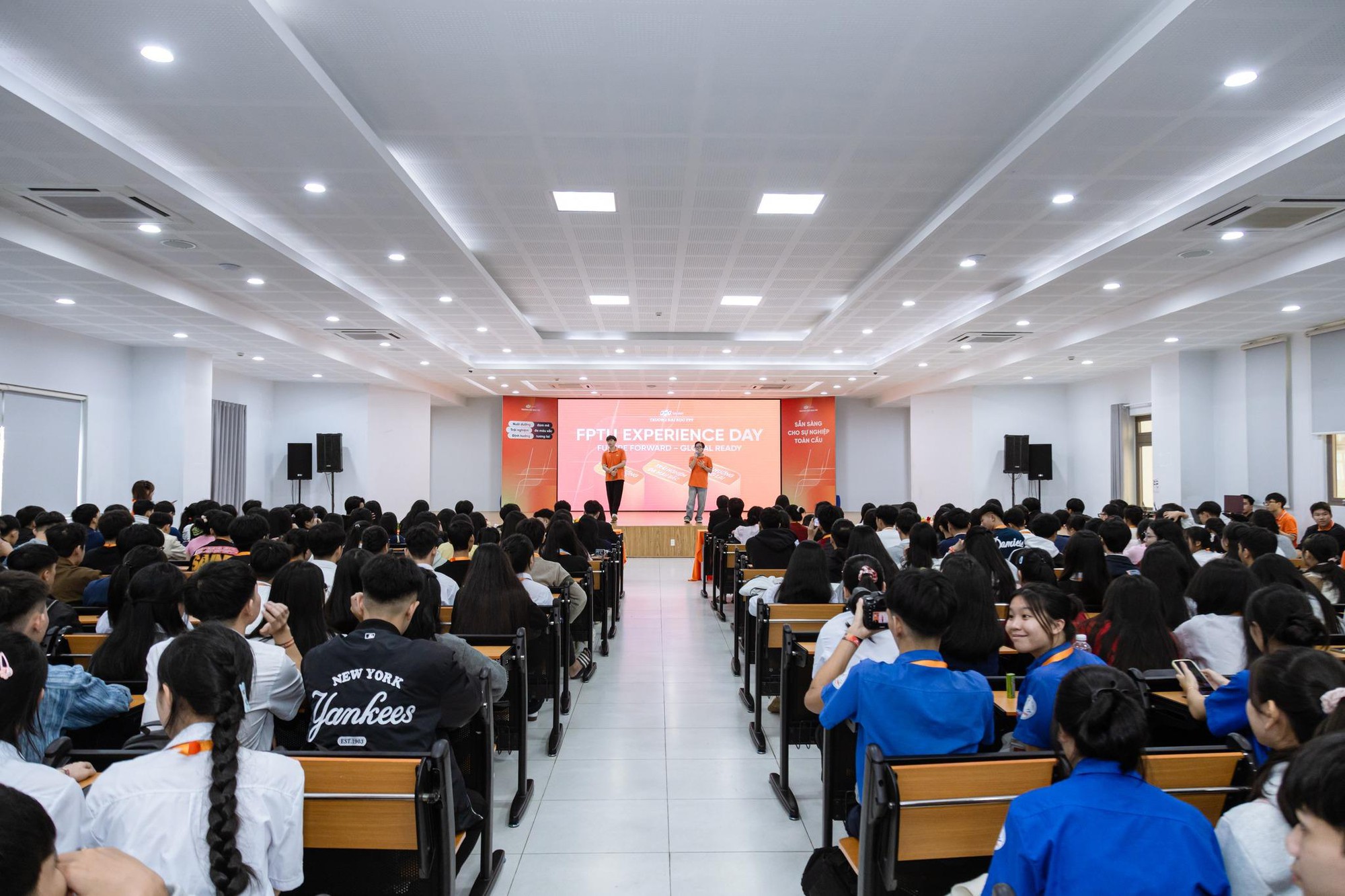 Gần 10.000 Gen Z từ các trường THPT “giải mã tương lai” tại chuỗi Open Day của Trường Đại học FPT- Ảnh 5. Gần 10.000 Gen Z từ các trường THPT “giải mã tương lai” tại chuỗi Open Day của Trường Đại học FPT- Ảnh 5.