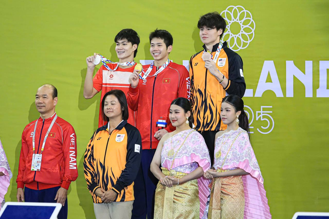 Quang Thuấn - em trai Ánh Viên bơi "out trình", xuất sắc giành HCV SEA Games- Ảnh 10. Quang Thuấn - em trai Ánh Viên bơi "out trình", xuất sắc giành HCV SEA Games- Ảnh 10.