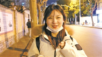 Phát hiện giúp việc trẻ lương 7 triệu/h, có 30 tỷ trong tài khoản nhờ chiều được "nhu cầu thầm kín" của chủ- Ảnh 1. Phát hiện giúp việc trẻ lương 7 triệu/h, có 30 tỷ trong tài khoản nhờ chiều được "nhu cầu thầm kín" của chủ- Ảnh 1.