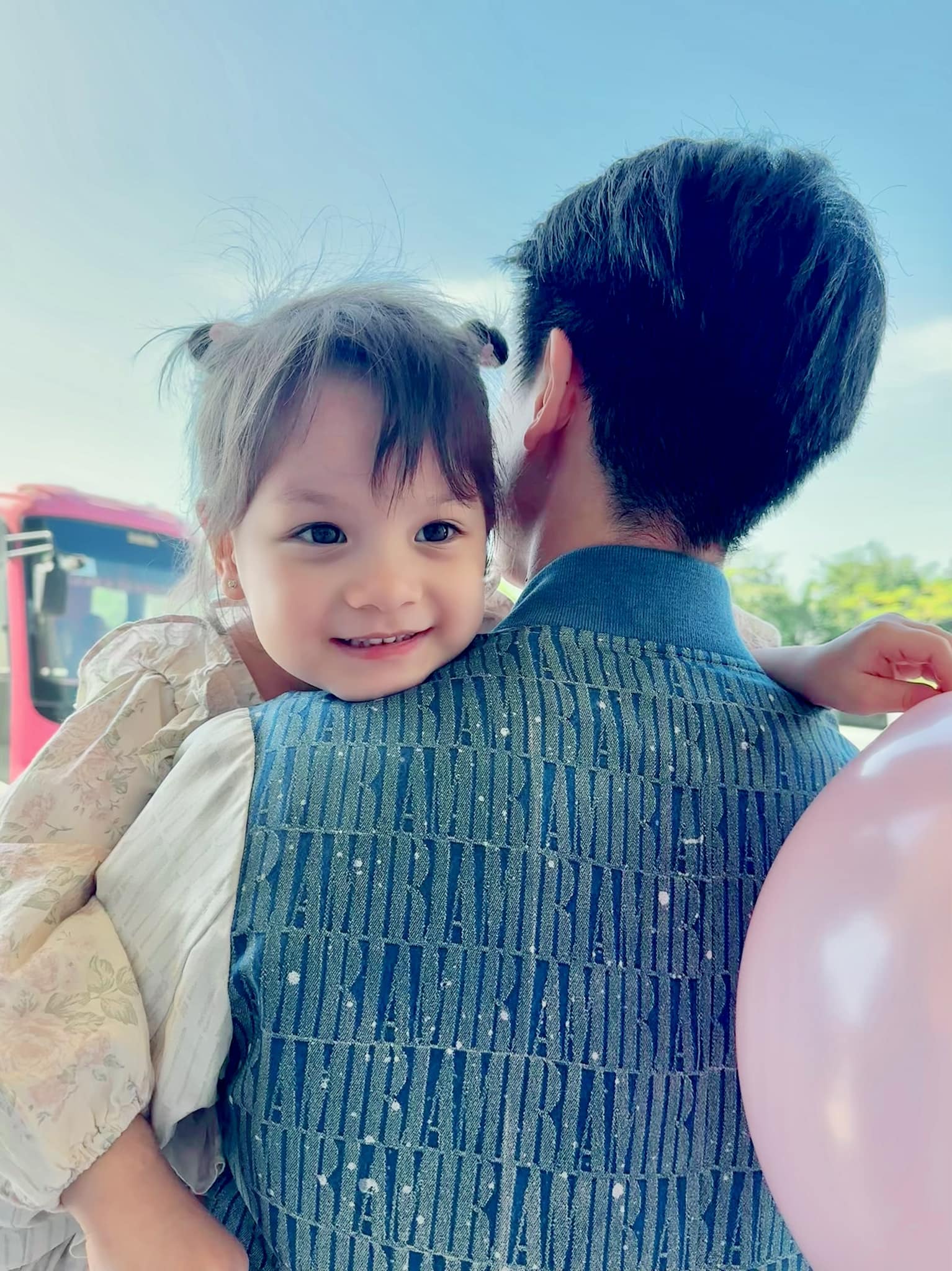 Ông bố đơn thân nghìn tỷ hé lộ cách con gái lớn Ông bố đơn thân nghìn tỷ hé lộ cách con gái lớn