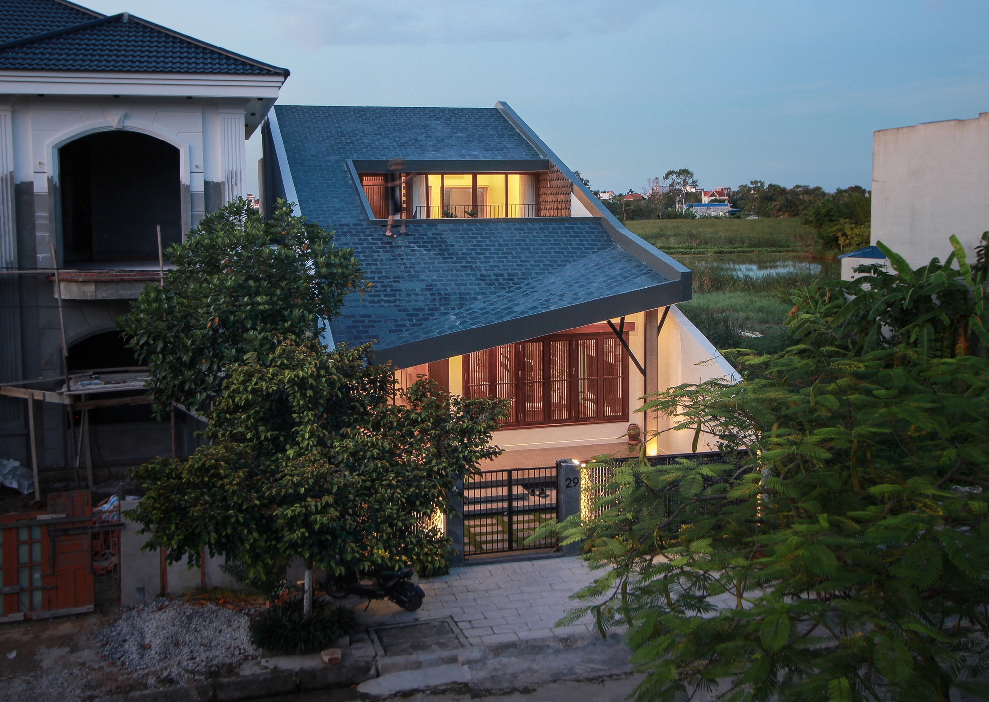 10 năm xa mẹ và món quà khiến ai cũng lặng người: Con trai xây căn nhà nhỏ gom lại cả một đời yêu thương- Ảnh 2. 10 năm xa mẹ và món quà khiến ai cũng lặng người: Con trai xây căn nhà nhỏ gom lại cả một đời yêu thương- Ảnh 2.