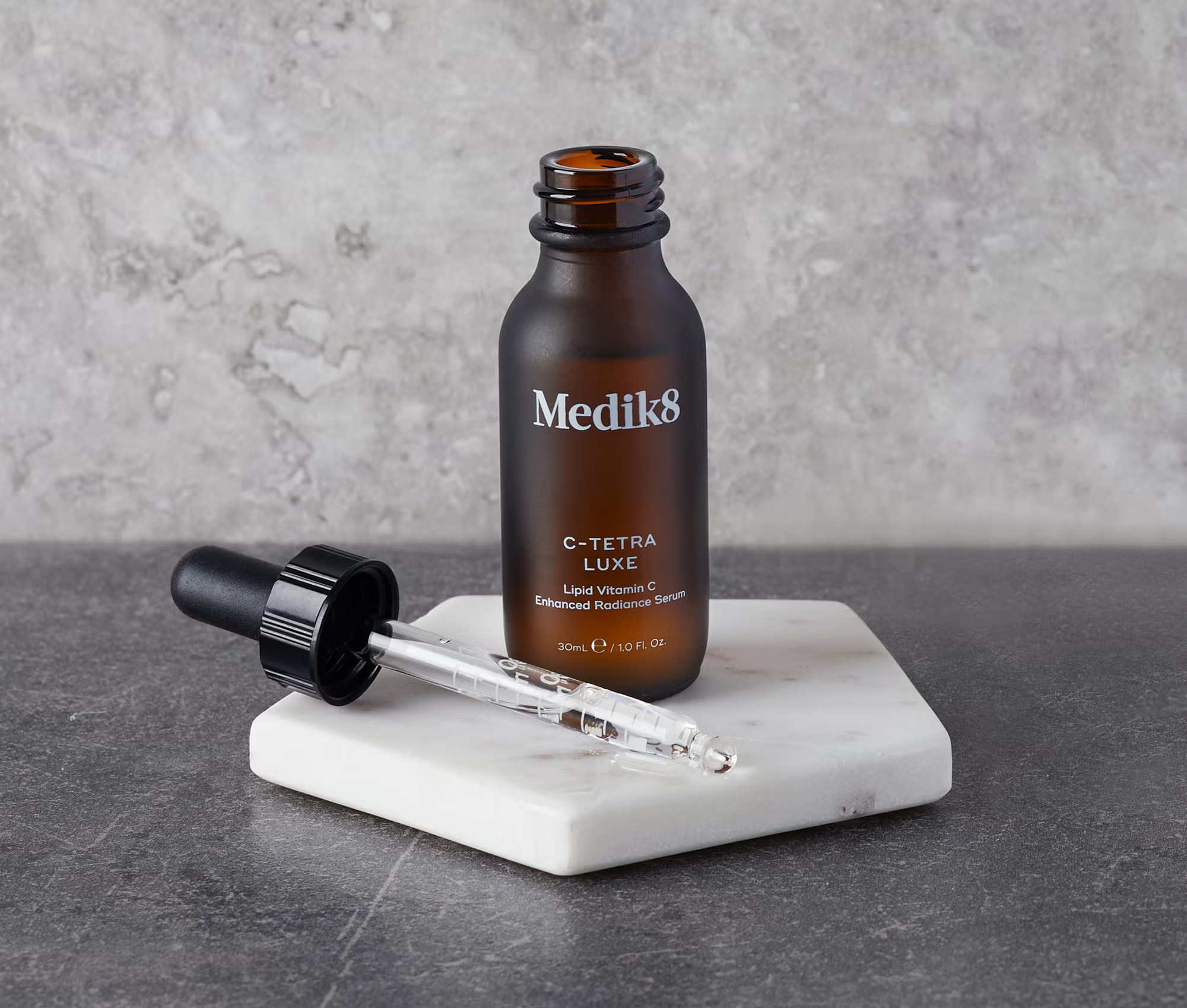 5 lọ serum làm sáng da nên thử bằng được: Nâng tông rạng rỡ, một số loại làm mờ cả thâm nám lâu năm- Ảnh 4. 5 lọ serum làm sáng da nên thử bằng được: Nâng tông rạng rỡ, một số loại làm mờ cả thâm nám lâu năm- Ảnh 4.