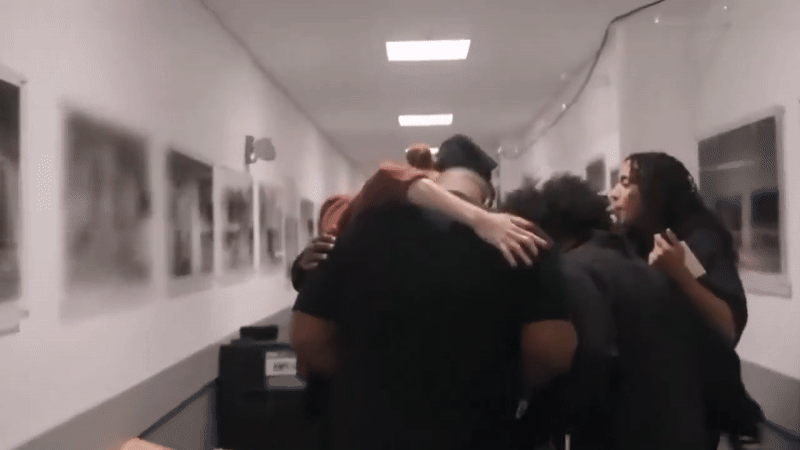 Chuyện gì đã xảy ra khiến ekip của Taylor Swift ôm mặt khóc, suýt nữa ngất xỉu?- Ảnh 3. Chuyện gì đã xảy ra khiến ekip của Taylor Swift ôm mặt khóc, suýt nữa ngất xỉu?- Ảnh 3.