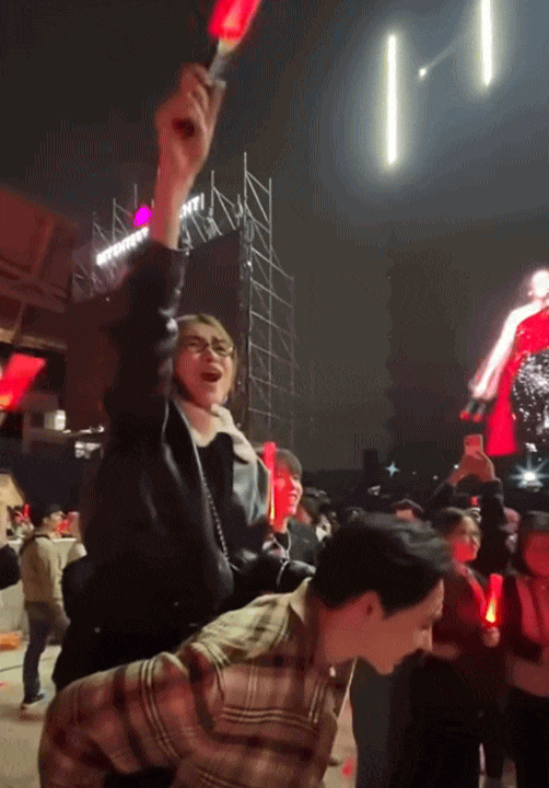 Đại hội xin lỗi tại concert Mỹ Tâm- Ảnh 5. Đại hội xin lỗi tại concert Mỹ Tâm- Ảnh 5.