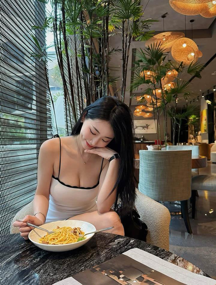 Quyết tâm thay đổi sự nghiệp, cô nàng lột xác thành hot girl du lịch 24/7- Ảnh 9. Quyết tâm thay đổi sự nghiệp, cô nàng lột xác thành hot girl du lịch 24/7- Ảnh 9.