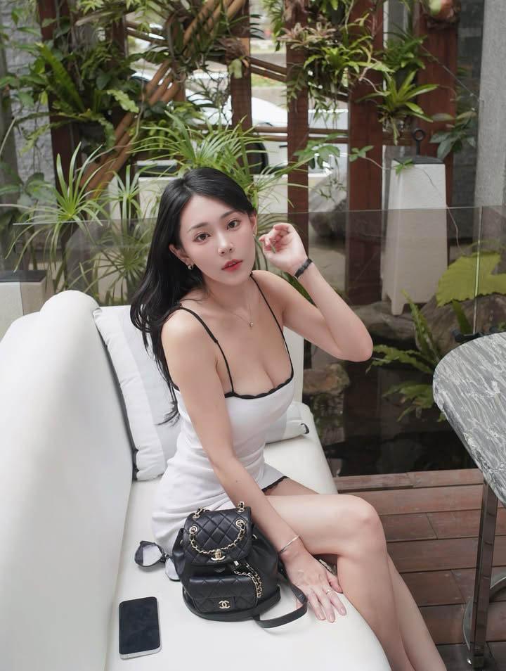 Quyết tâm thay đổi sự nghiệp, cô nàng lột xác thành hot girl du lịch 24/7- Ảnh 10. Quyết tâm thay đổi sự nghiệp, cô nàng lột xác thành hot girl du lịch 24/7- Ảnh 10.