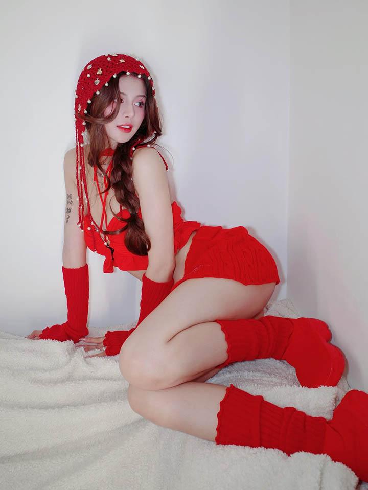 Tạo dáng quét nhà đảm đang, nữ coser được fan mê mệt đòi bế về làm vợ- Ảnh 5. Tạo dáng quét nhà đảm đang, nữ coser được fan mê mệt đòi bế về làm vợ- Ảnh 5.